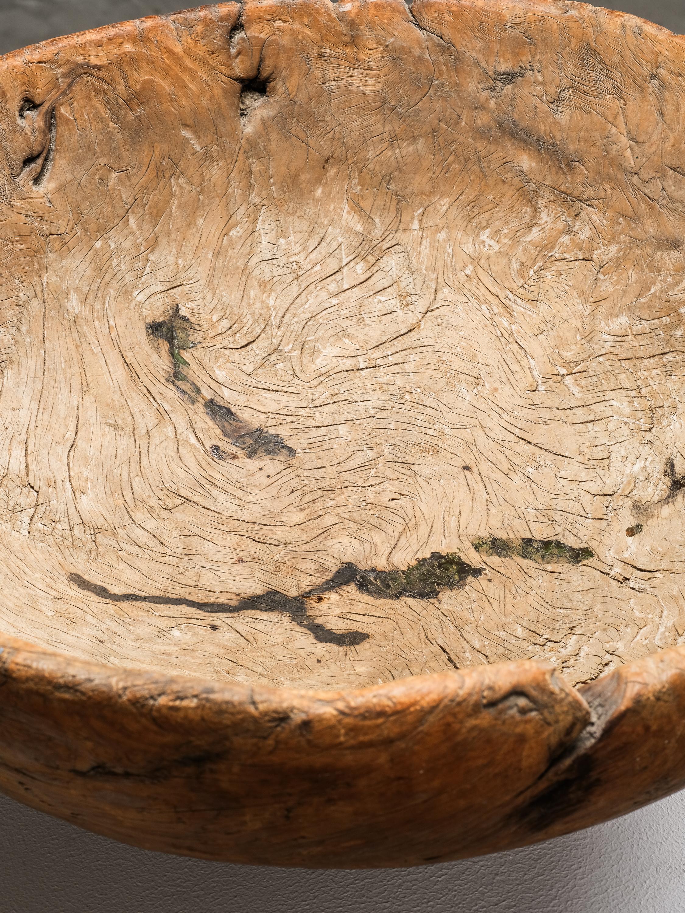 Gran cuenco nórdico para masa de madera tallada a mano, Finlandia, S. XIX Madera en venta