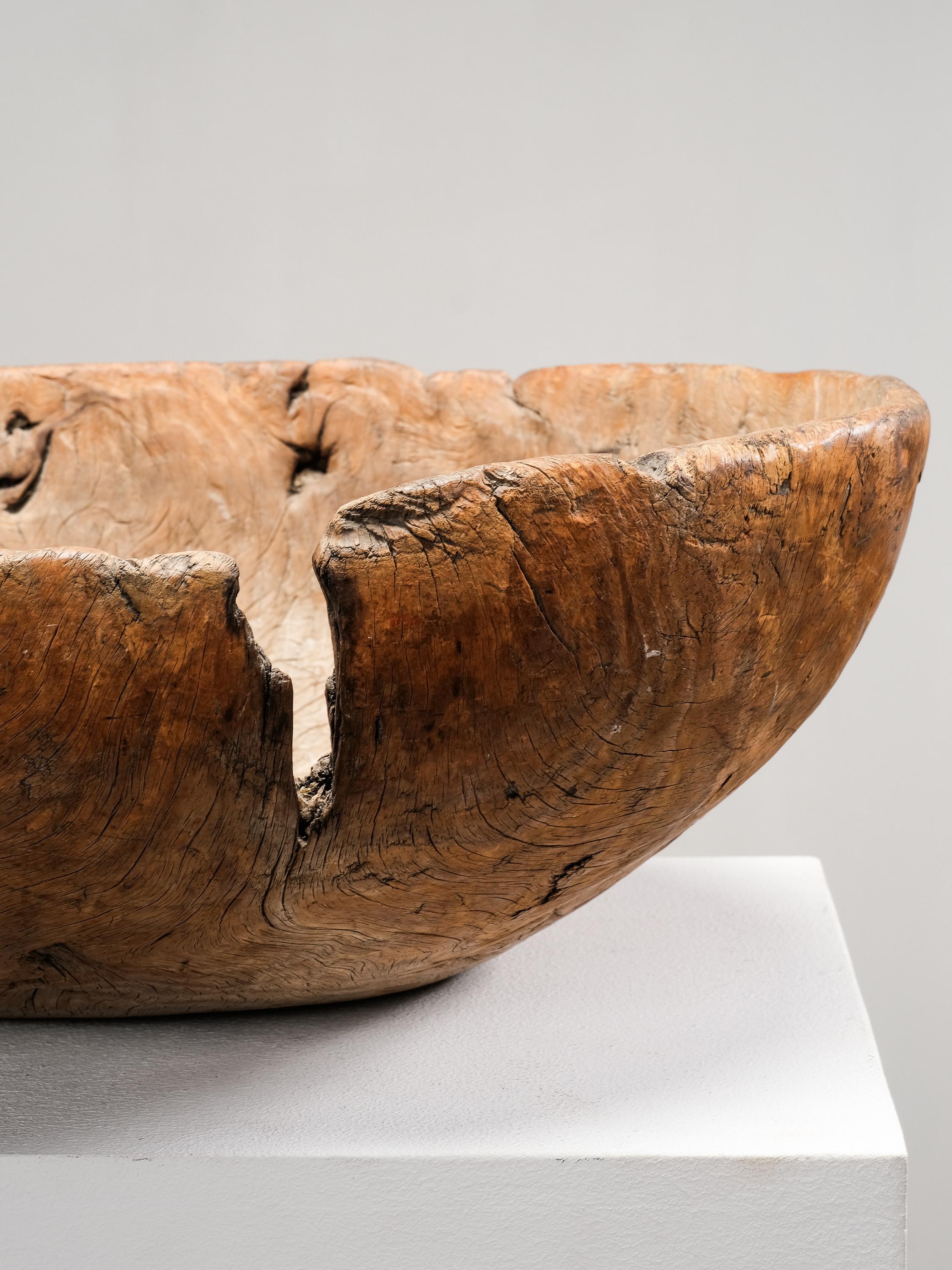 Gran cuenco nórdico para masa de madera tallada a mano, Finlandia, S. XIX en venta 1