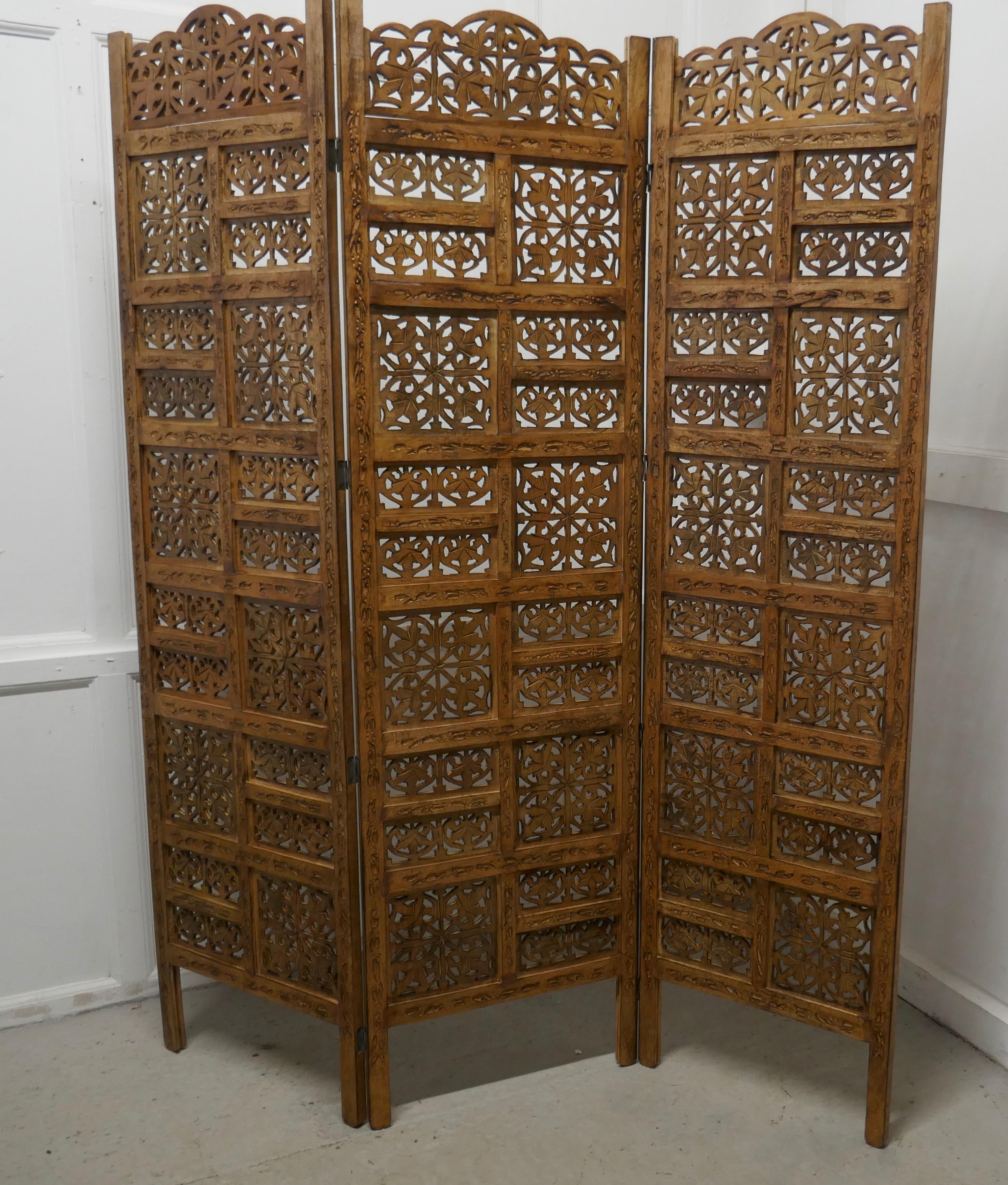 Large North African carved pierced 3 fold screen

This is an attractive and heavy piece it is made from 3 carved panels, the design is mainly leaves and flowers, each panel has an arched top and both the front and the back of the screen are