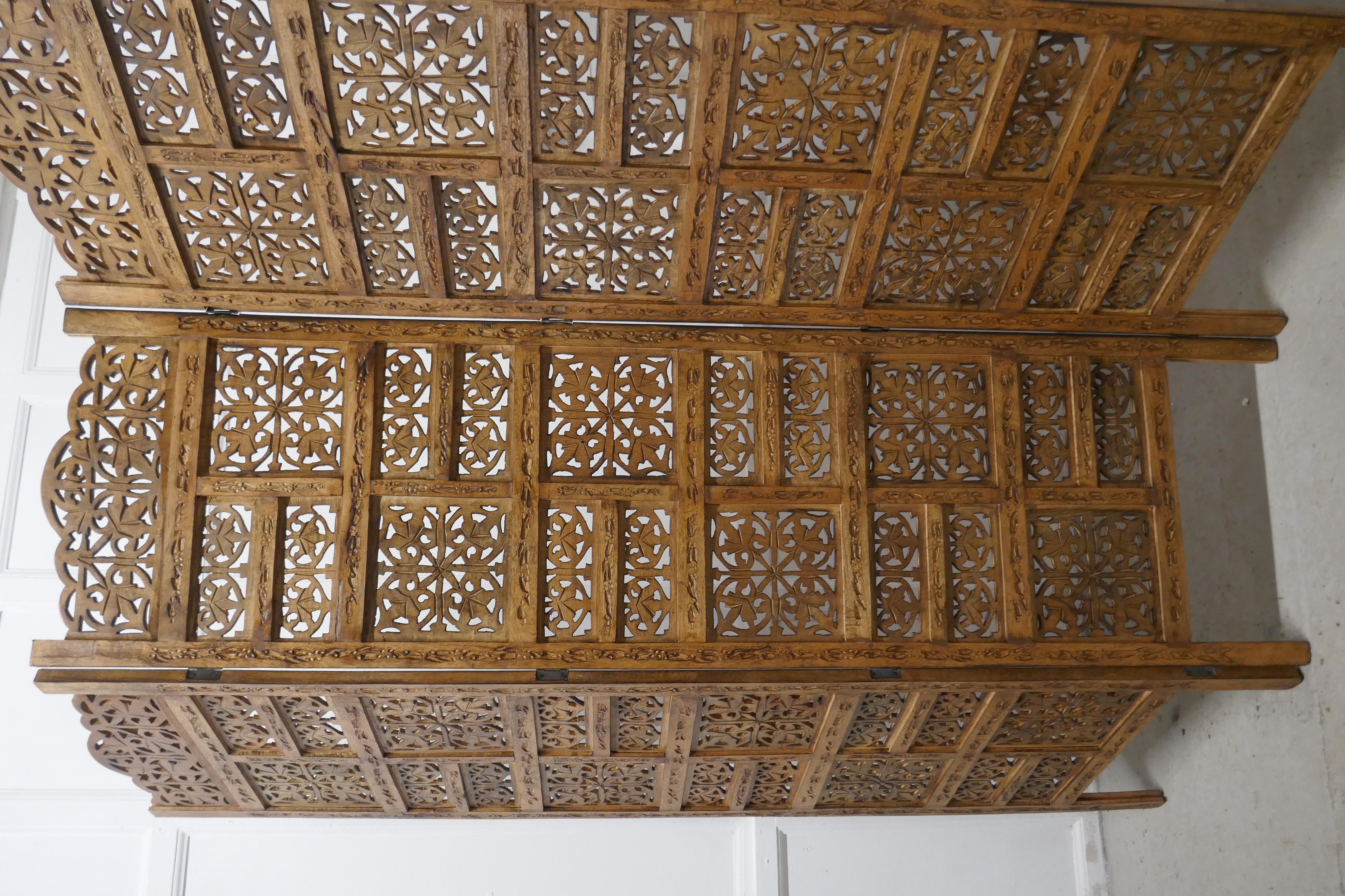 Large North African Carved Pierced 3 Fold Screen In Good Condition In Chillerton, Isle of Wight