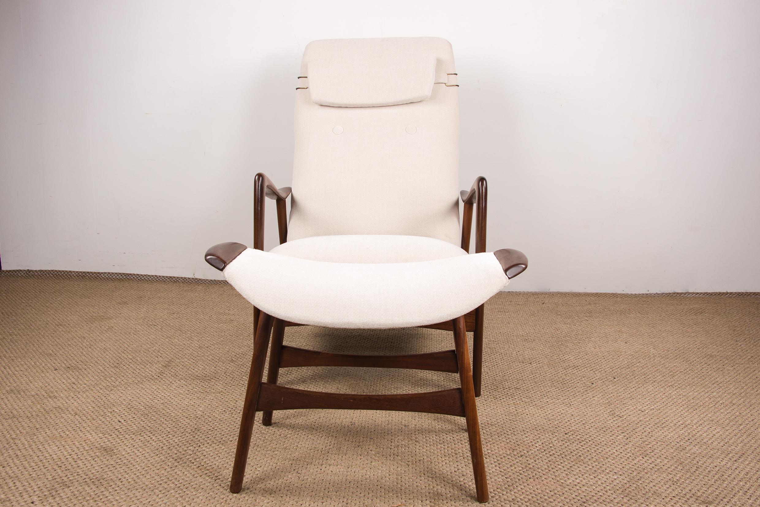 Superb Scandinavian armchair available with its footrest. 
A clever metal system allows the armchair to tilt and offers great comfort with a slight rocking effect. 
The armchair has its mobile headrest. 
The fabrics have been completely redone in