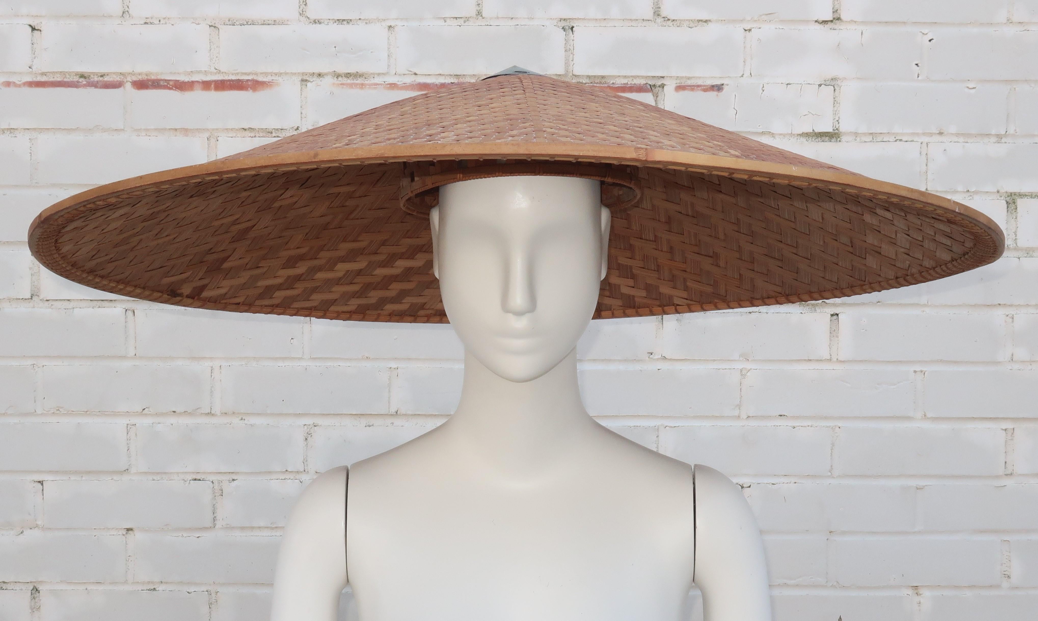 Large Novelty Wicker Straw Pagoda Beach Hat, 1950's In Good Condition For Sale In Atlanta, GA