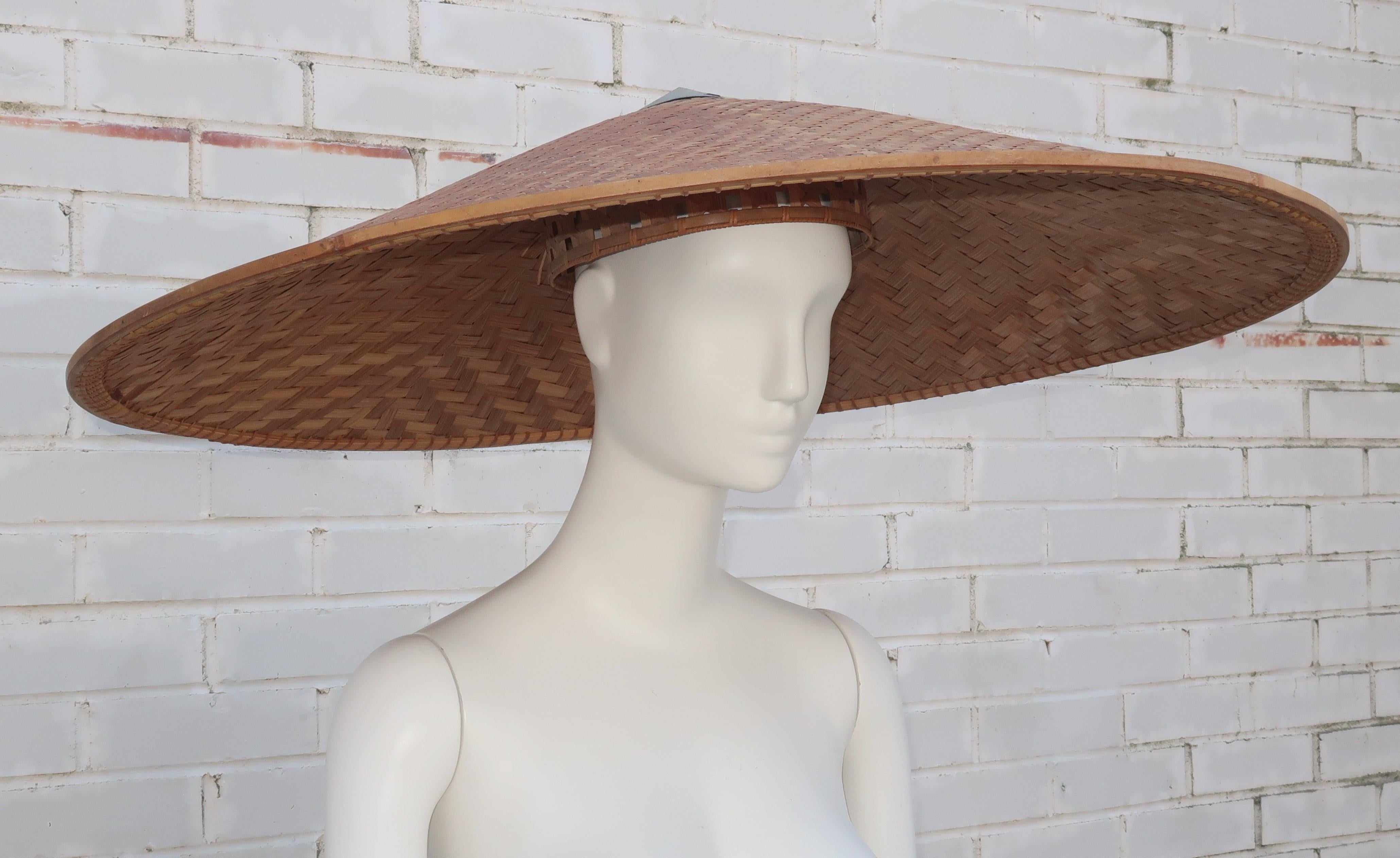 Large Novelty Wicker Straw Pagoda Beach Hat, 1950's For Sale 3