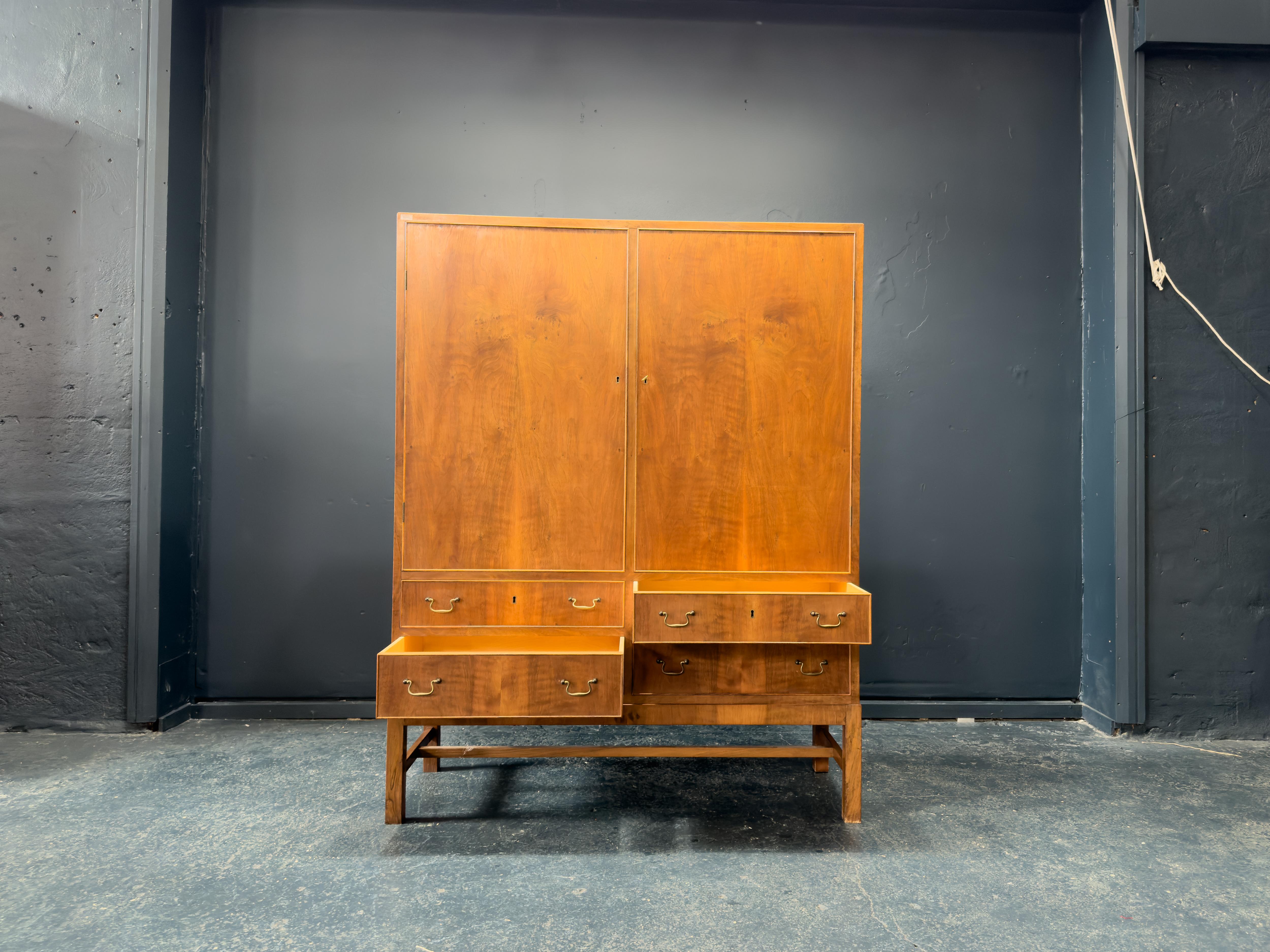 Ottone Mobiletto grande in Wood Wood in vendita