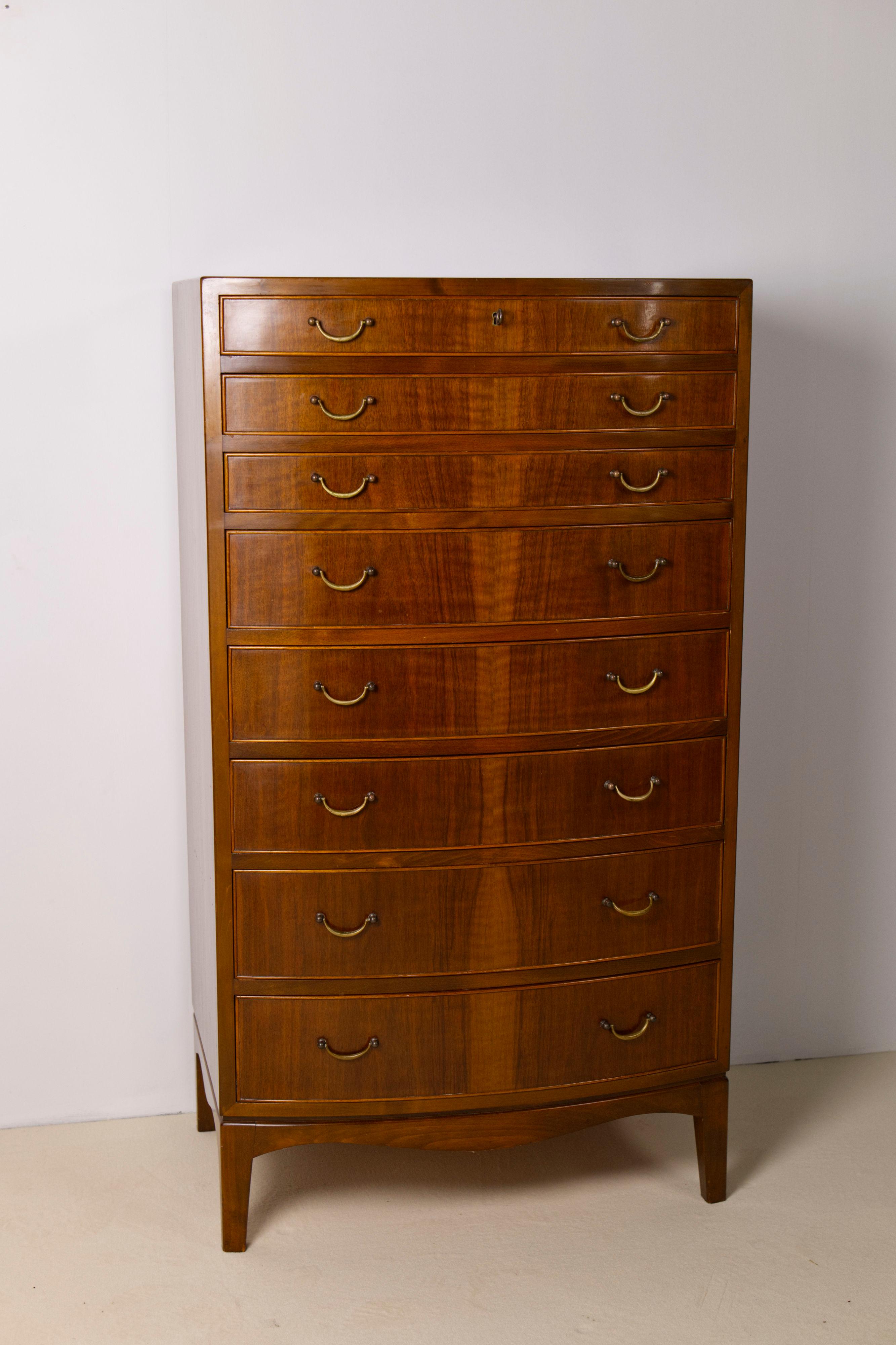 Scandinave moderne Grande commode en bois de noyer par Ole Wanscher, années 1940 en vente
