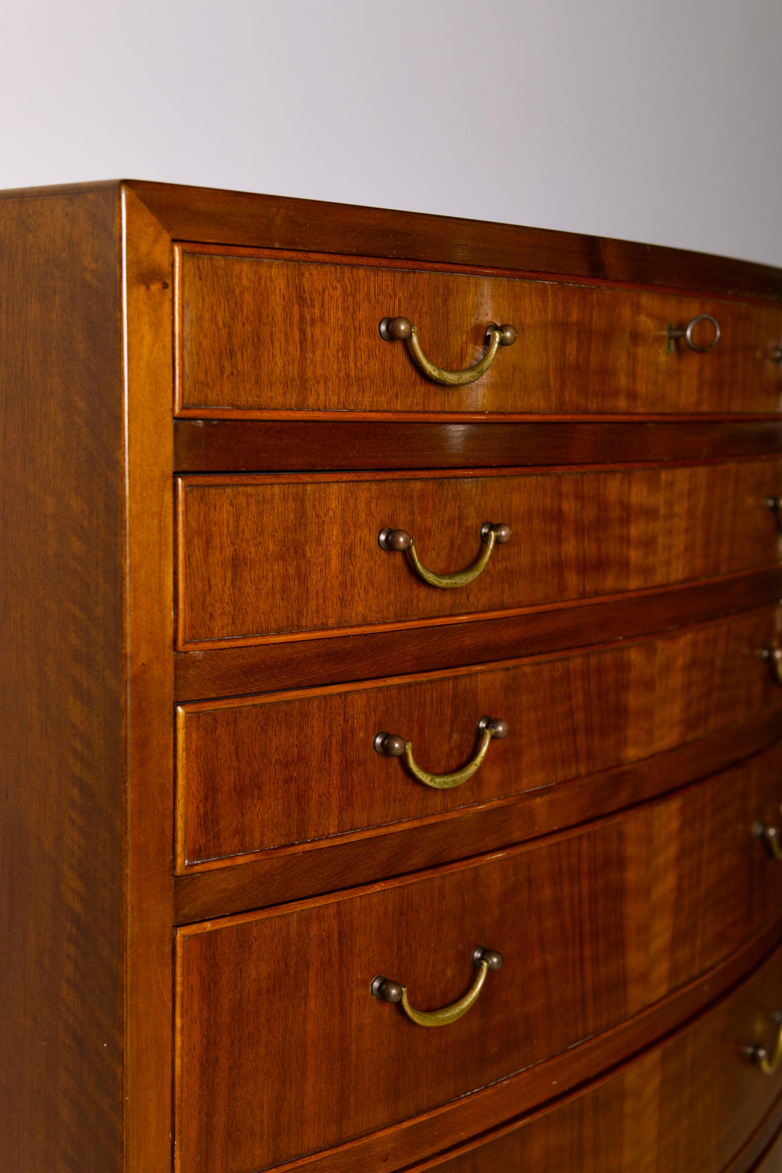 Placage Grande commode en bois de noyer par Ole Wanscher, années 1940 en vente