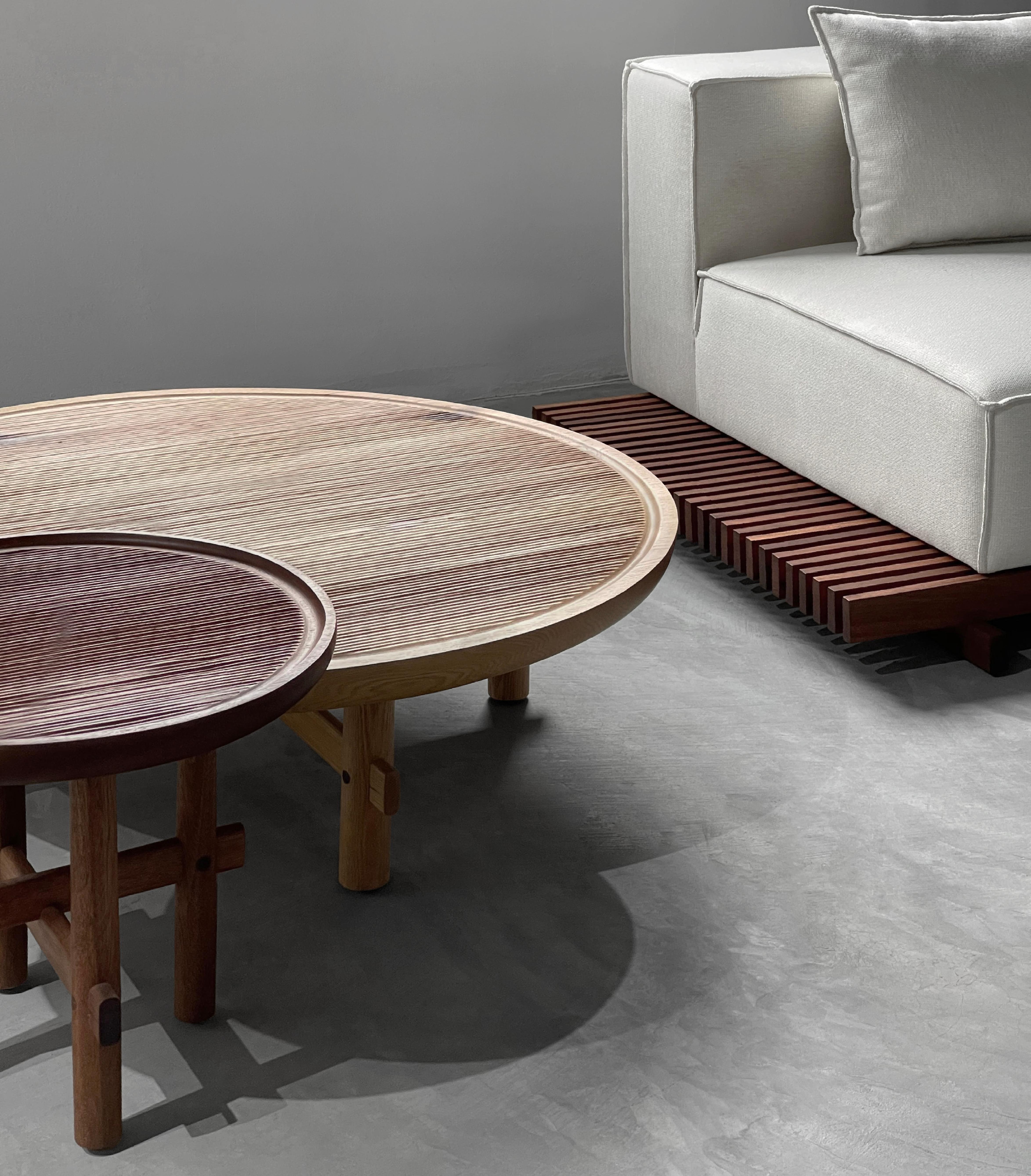 Grande table basse en bois de chêne et noyer Nature Tân An par ONON DETAILS en vente 3