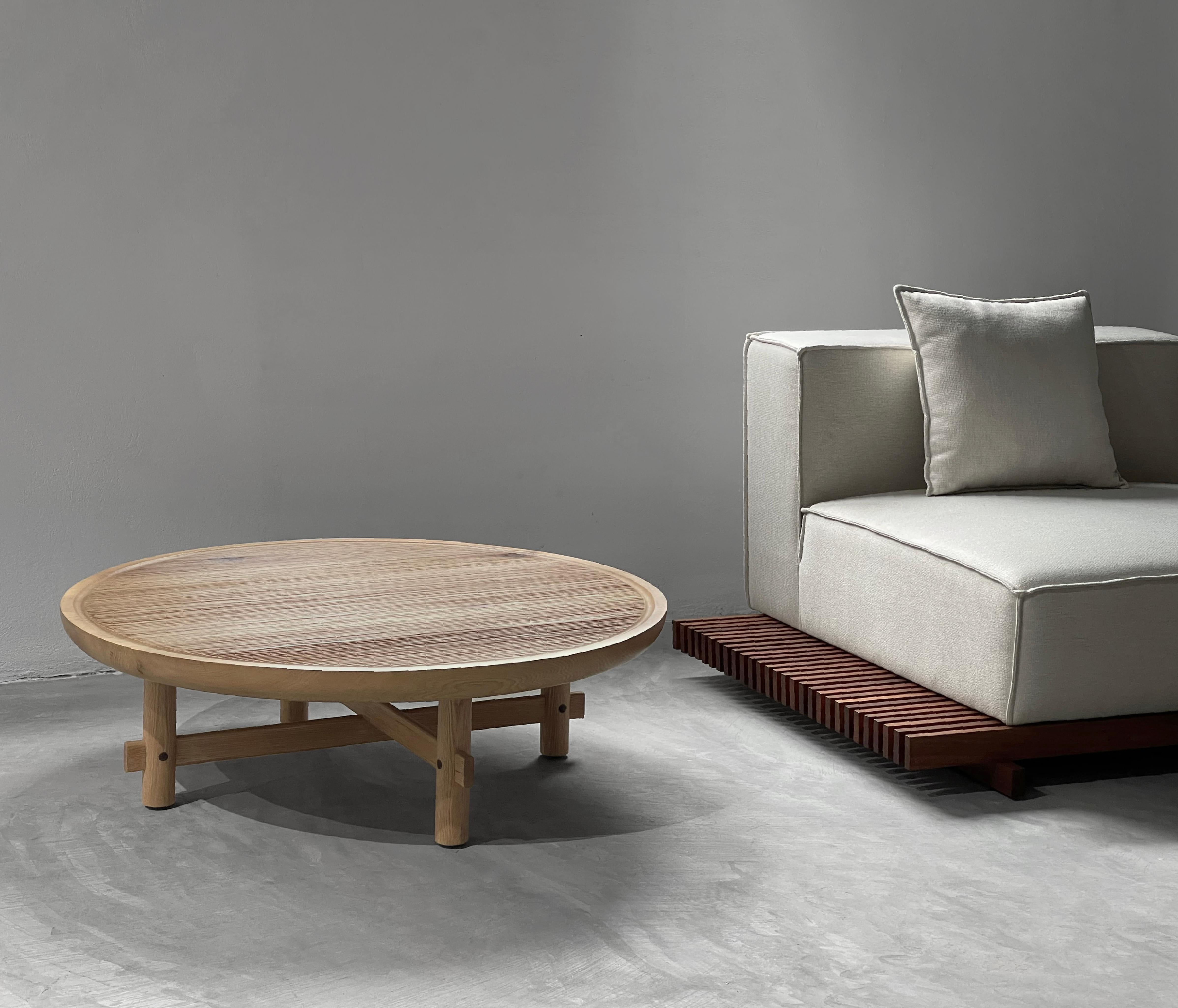 Grande table basse en bois de chêne et noyer Nature Tân An par ONON DETAILS en vente 2