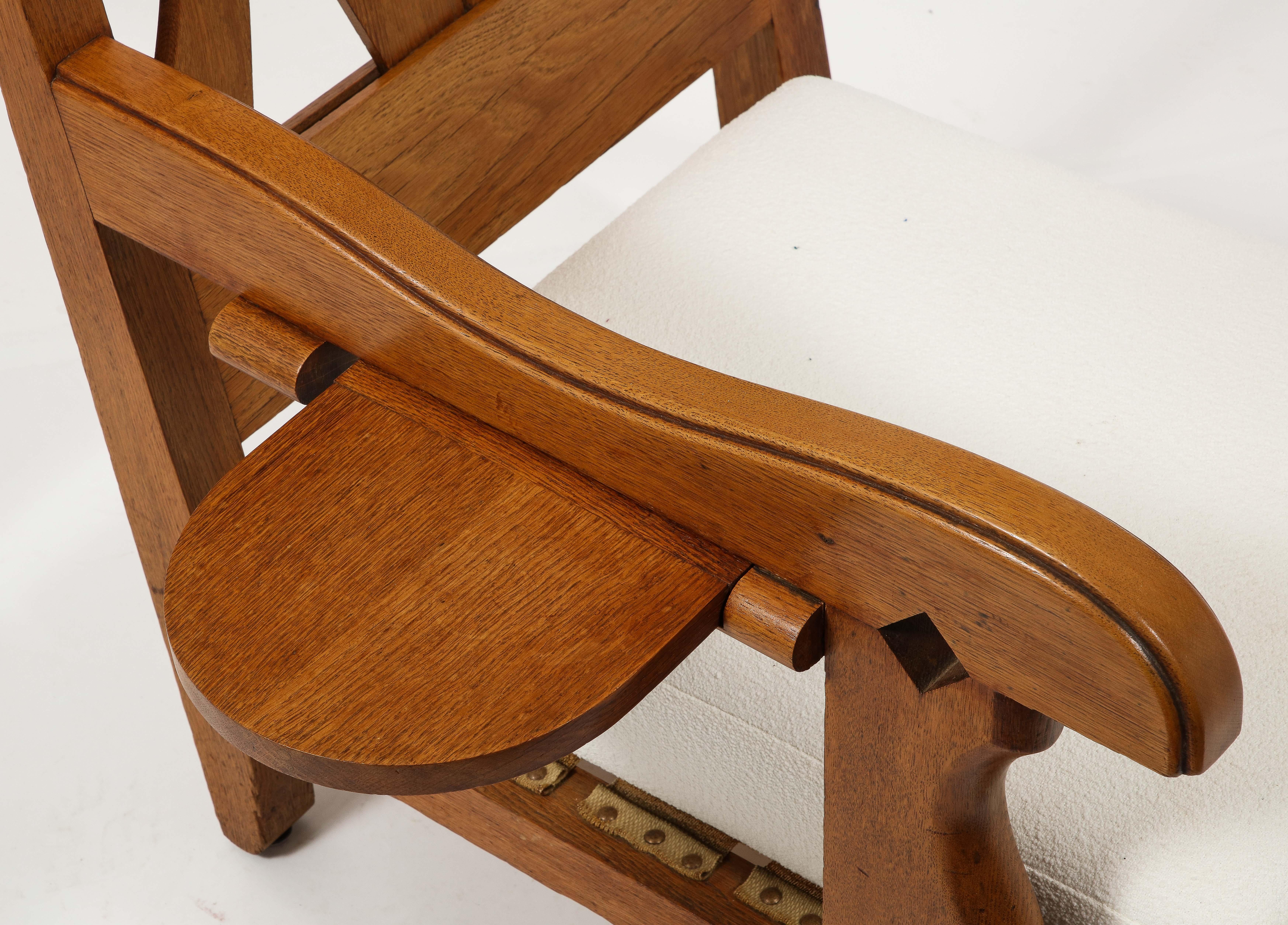 Großer Sessel aus Eiche und Bouclé von Guillerme & Chambron, Frankreich 1950er Jahre im Zustand „Gut“ im Angebot in New York, NY