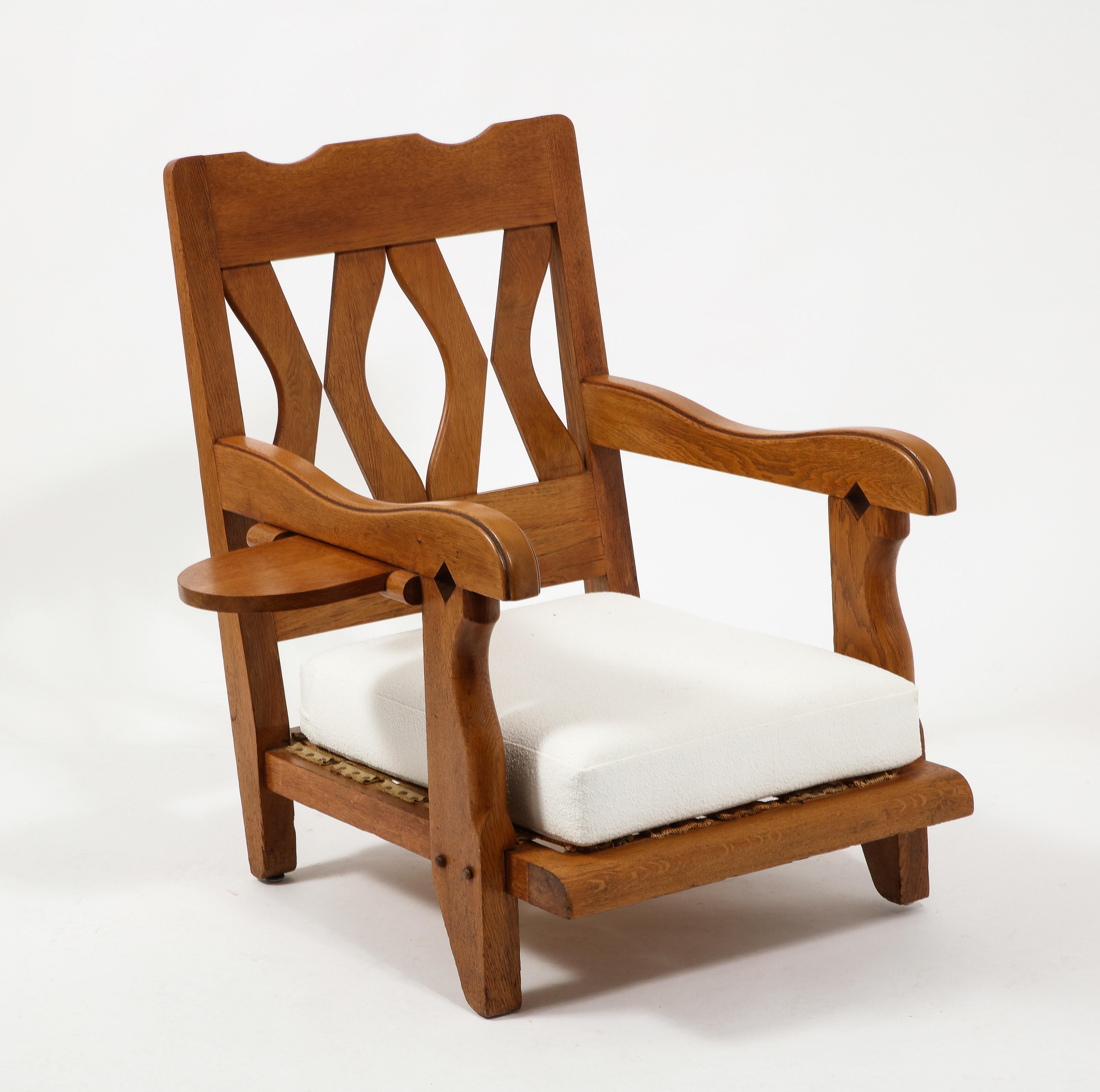 20ième siècle Grand fauteuil en Oak & Bouclé par Guillerme and Chambron, France 1950's en vente