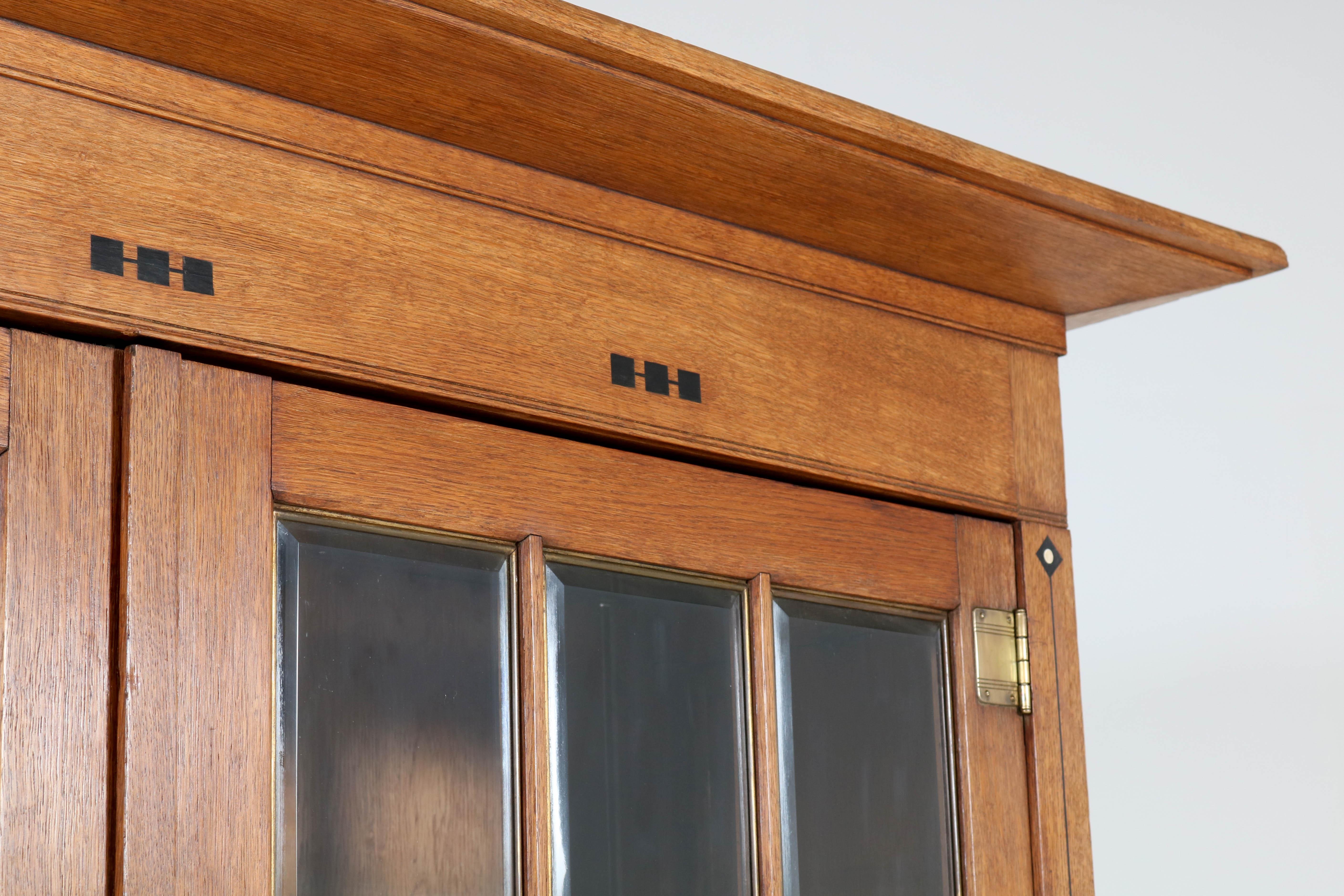 Early 20th Century Large Oak Arts & Crafts Art Nouveau Bookcase, 1900s