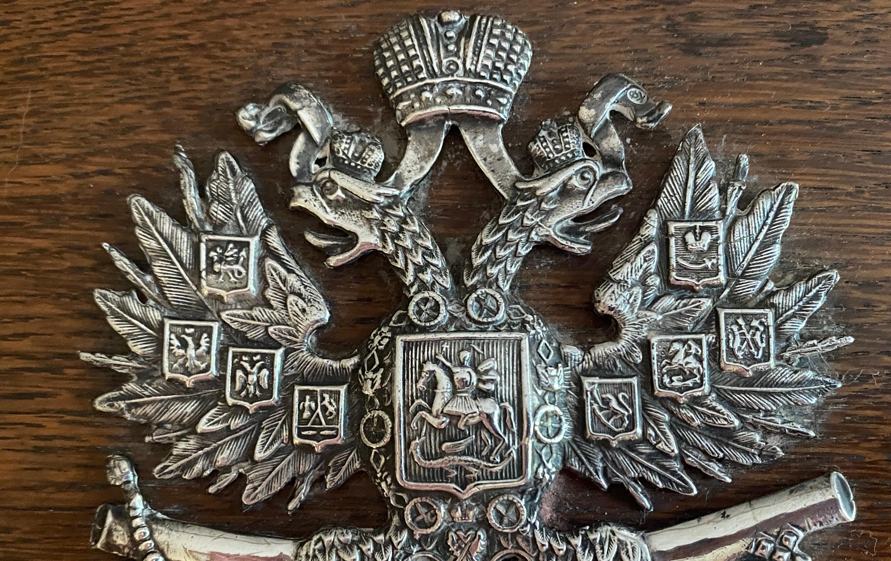 Grande boîte en chêne avec aigles Romanov à double tête de style militaire, vers 1900 en vente 1