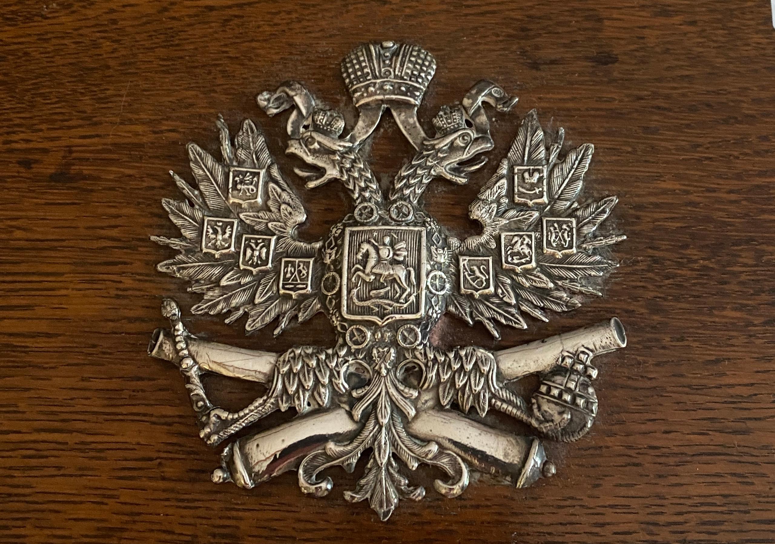 Grande boîte en chêne avec aigles Romanov à double tête de style militaire, vers 1900 en vente 3