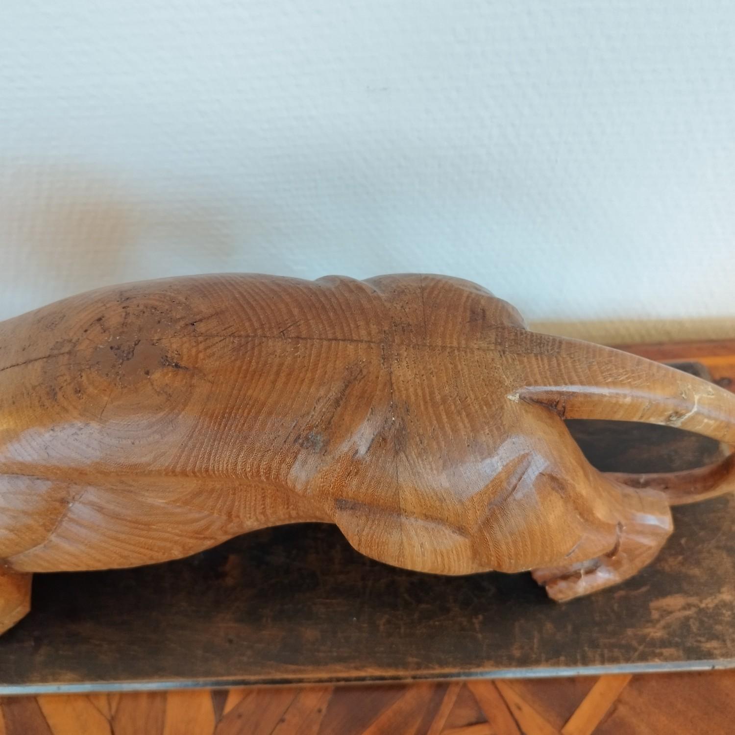 Large oak carved lioness In Fair Condition For Sale In NANTES, FR