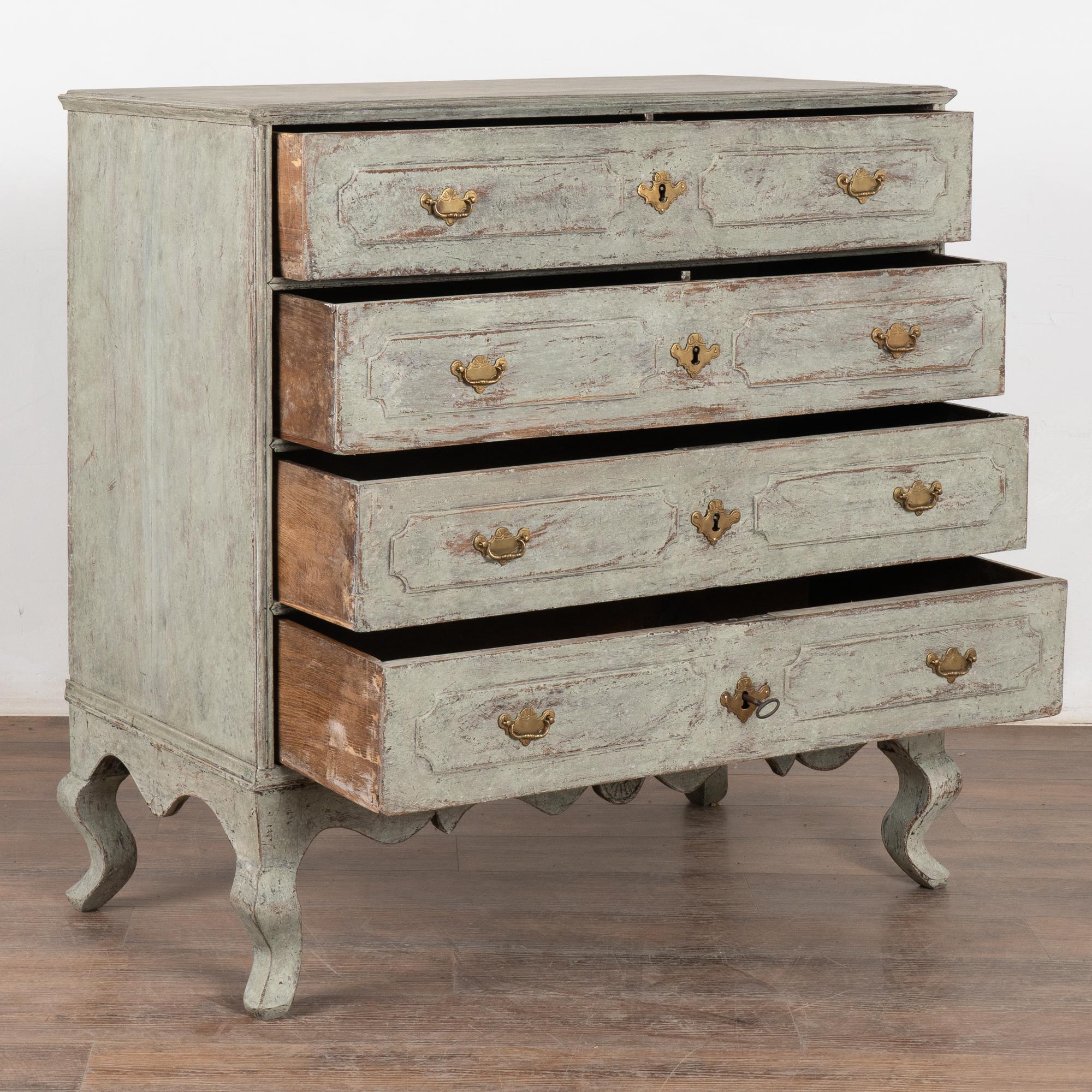 Rococò Grande cassettone in Oak a quattro cassetti, Svezia, circa 1800 in vendita