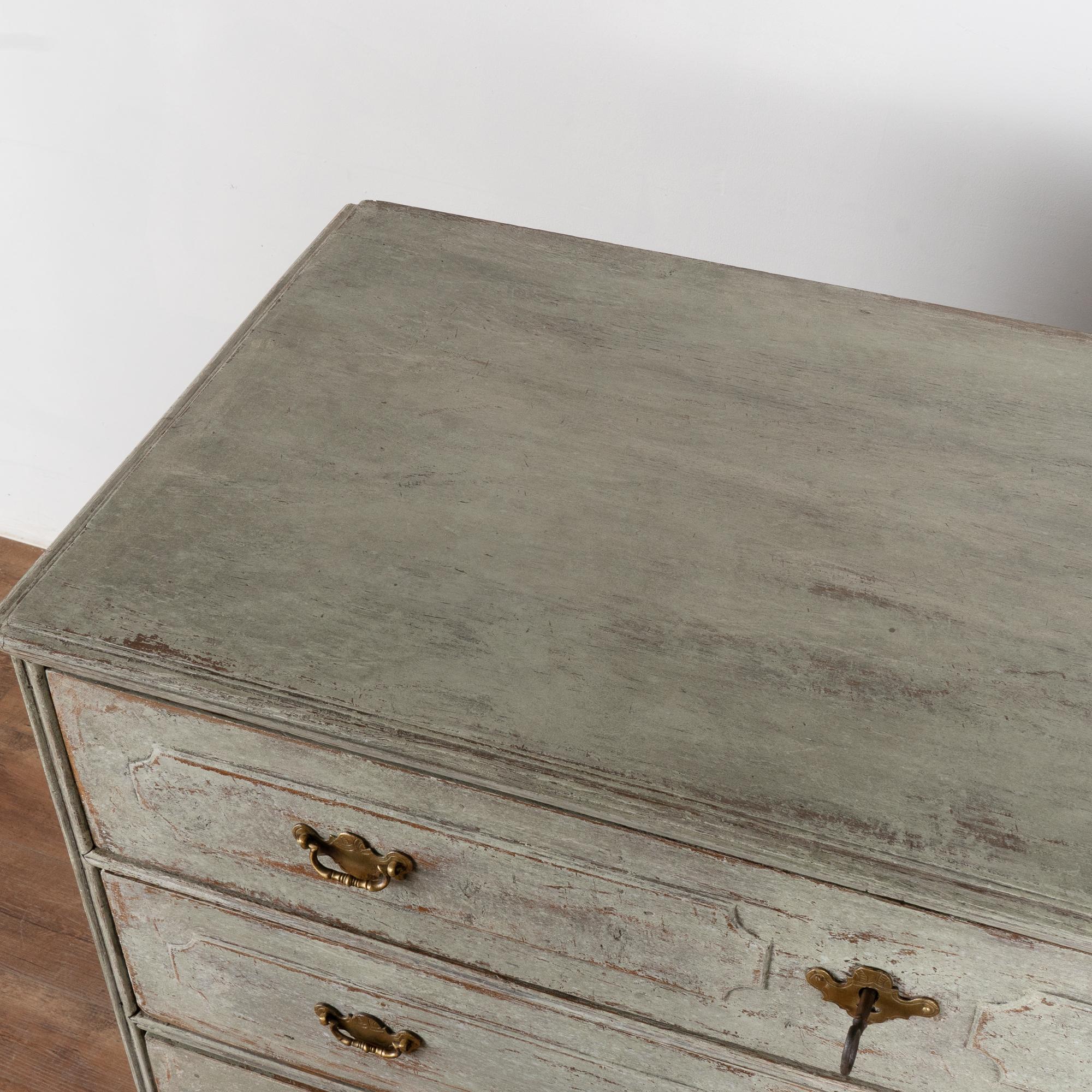 XIX secolo Grande cassettone in Oak a quattro cassetti, Svezia, circa 1800 in vendita