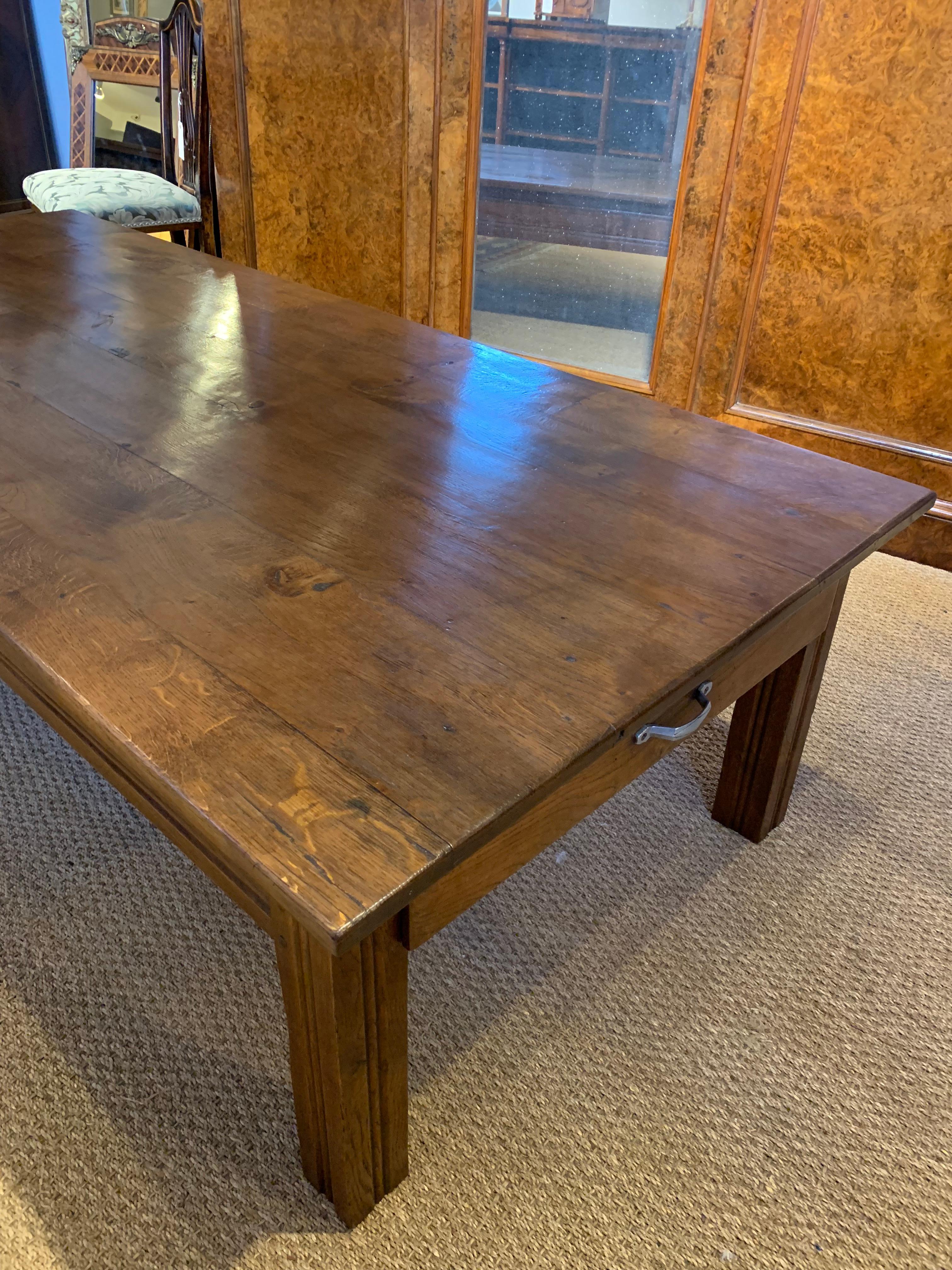 Fab early 20th century oak coffee table

Dating to circa 1920s with a drawer to either end, original handles

This piece has been cleaned and polished and is ready to be placed in your home. 

Measures: Height 20 inches
Width 36