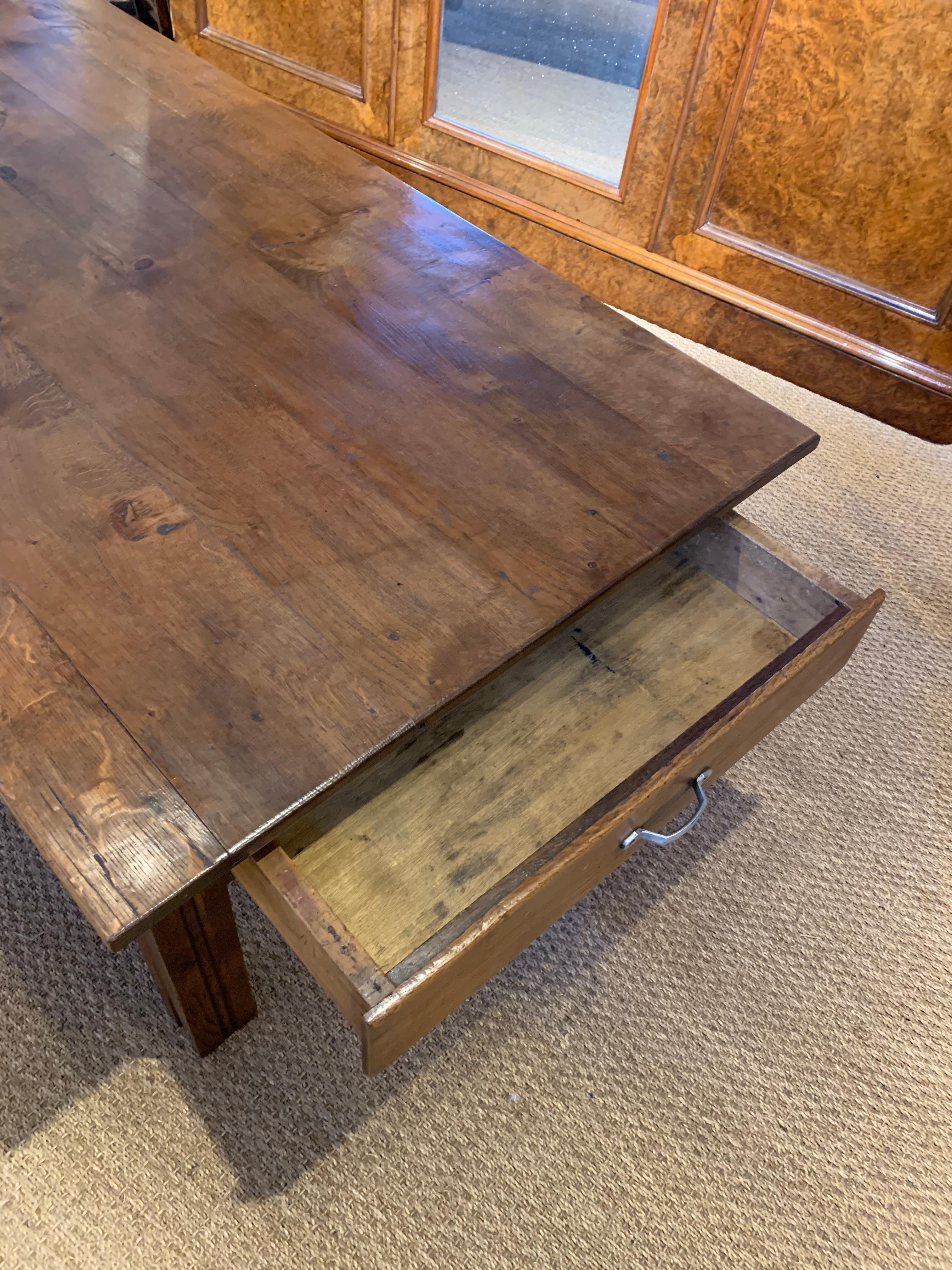 Large Oak Coffee Table In Good Condition For Sale In Honiton, Devon