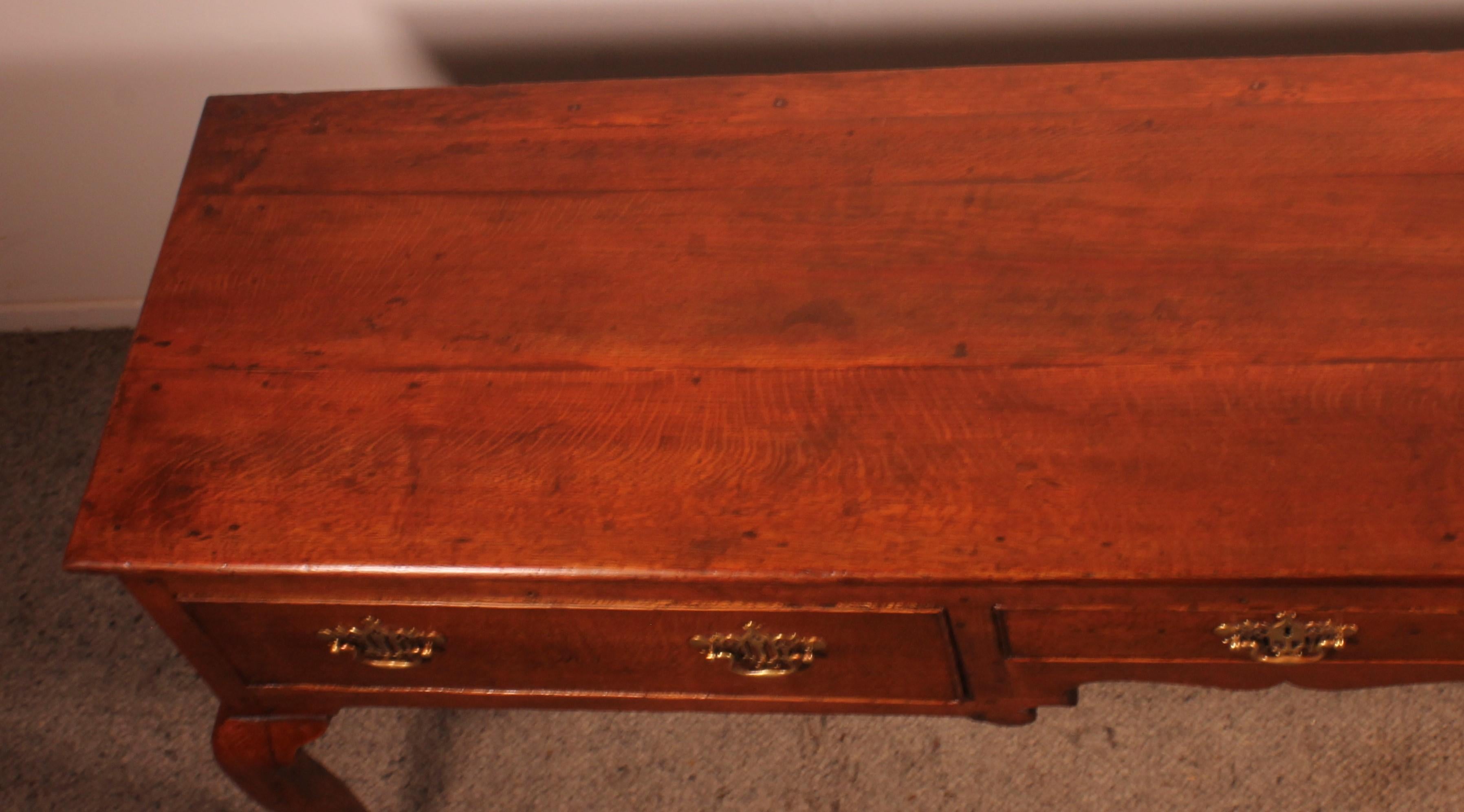 Consola o cómoda grande de roble con tres cajones - Siglo XVIII en venta 4