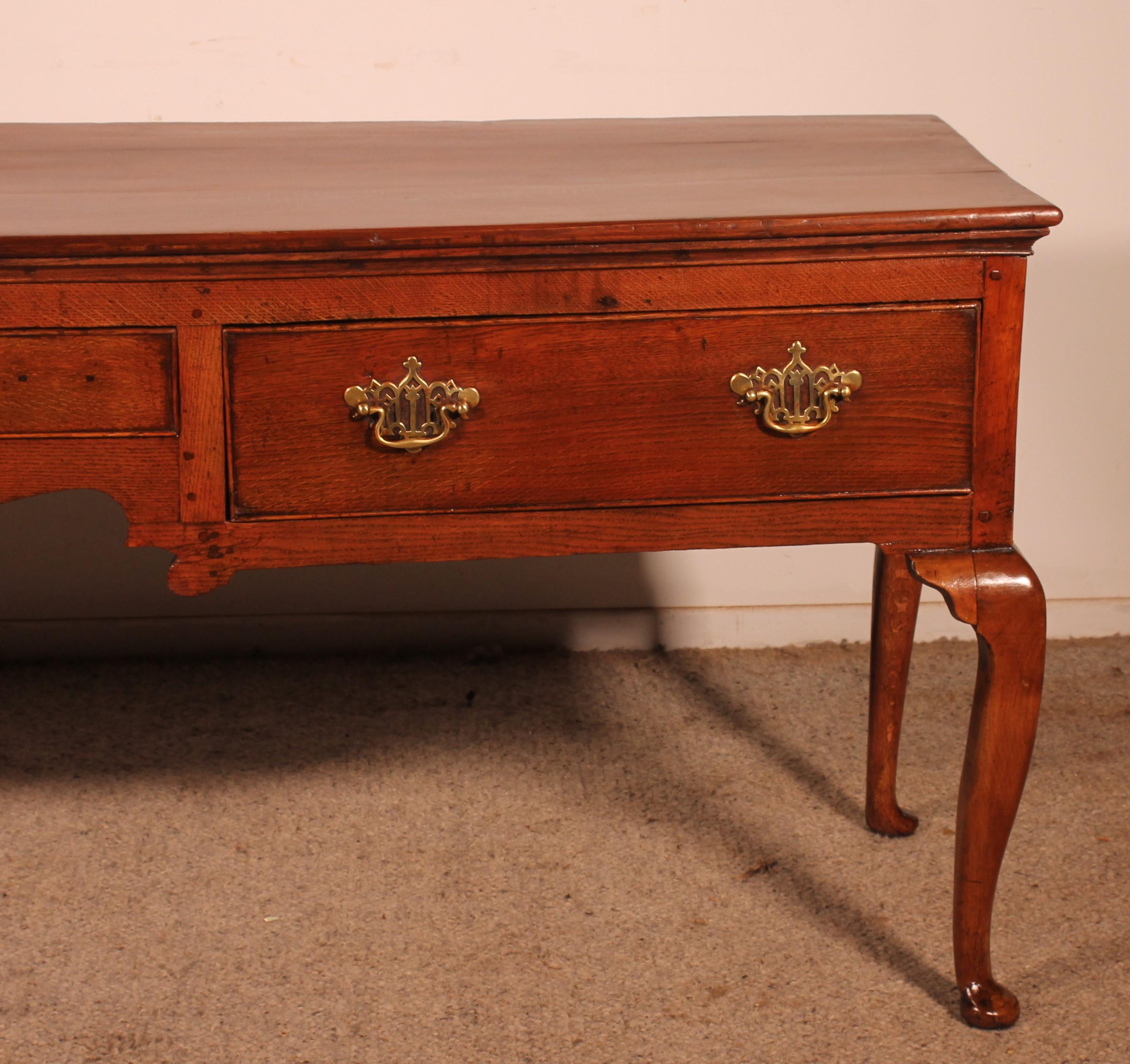 Consola o cómoda grande de roble con tres cajones - Siglo XVIII Británico en venta
