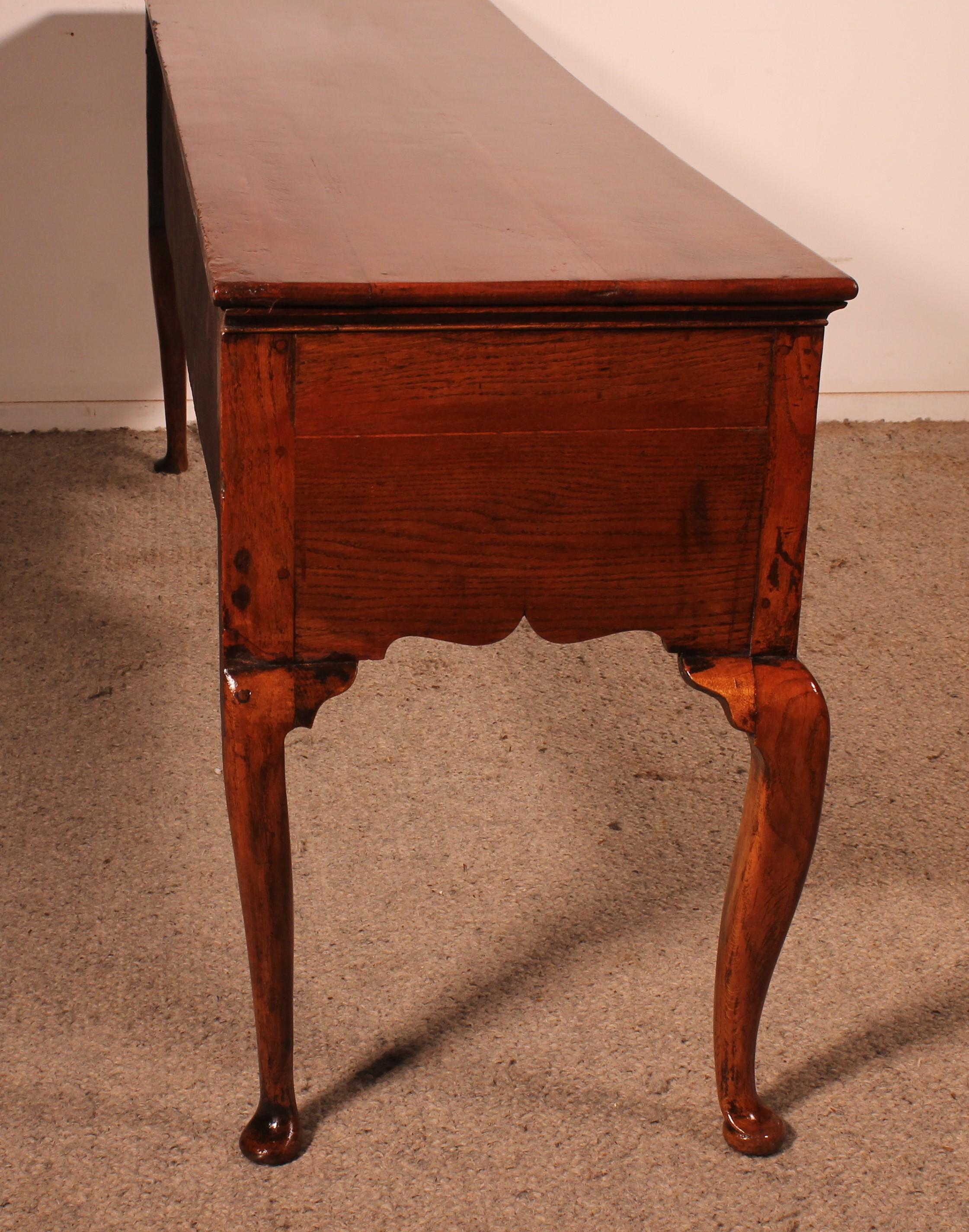Consola o cómoda grande de roble con tres cajones - Siglo XVIII en venta 1