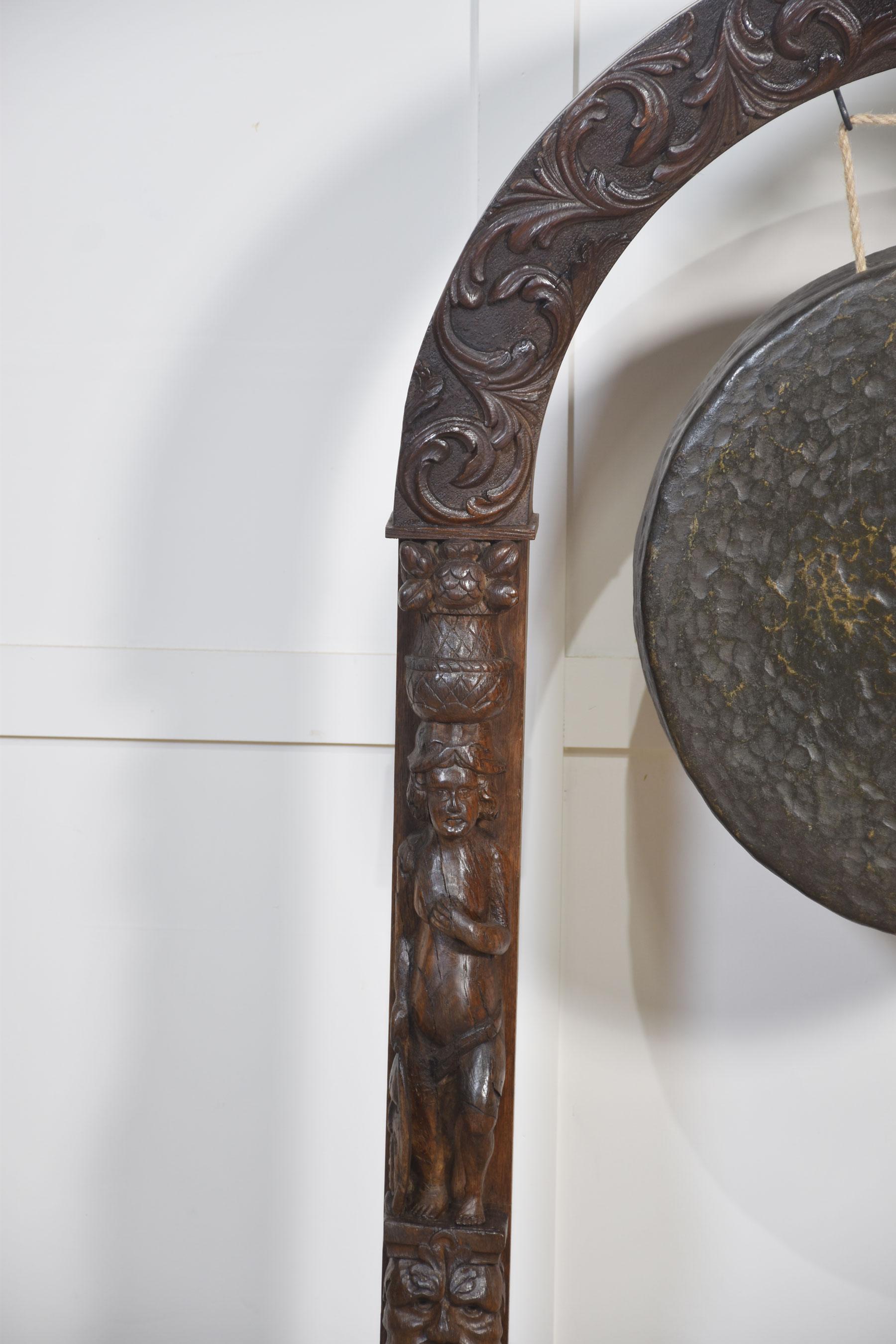 Grand gong de table en chêne en vente 5