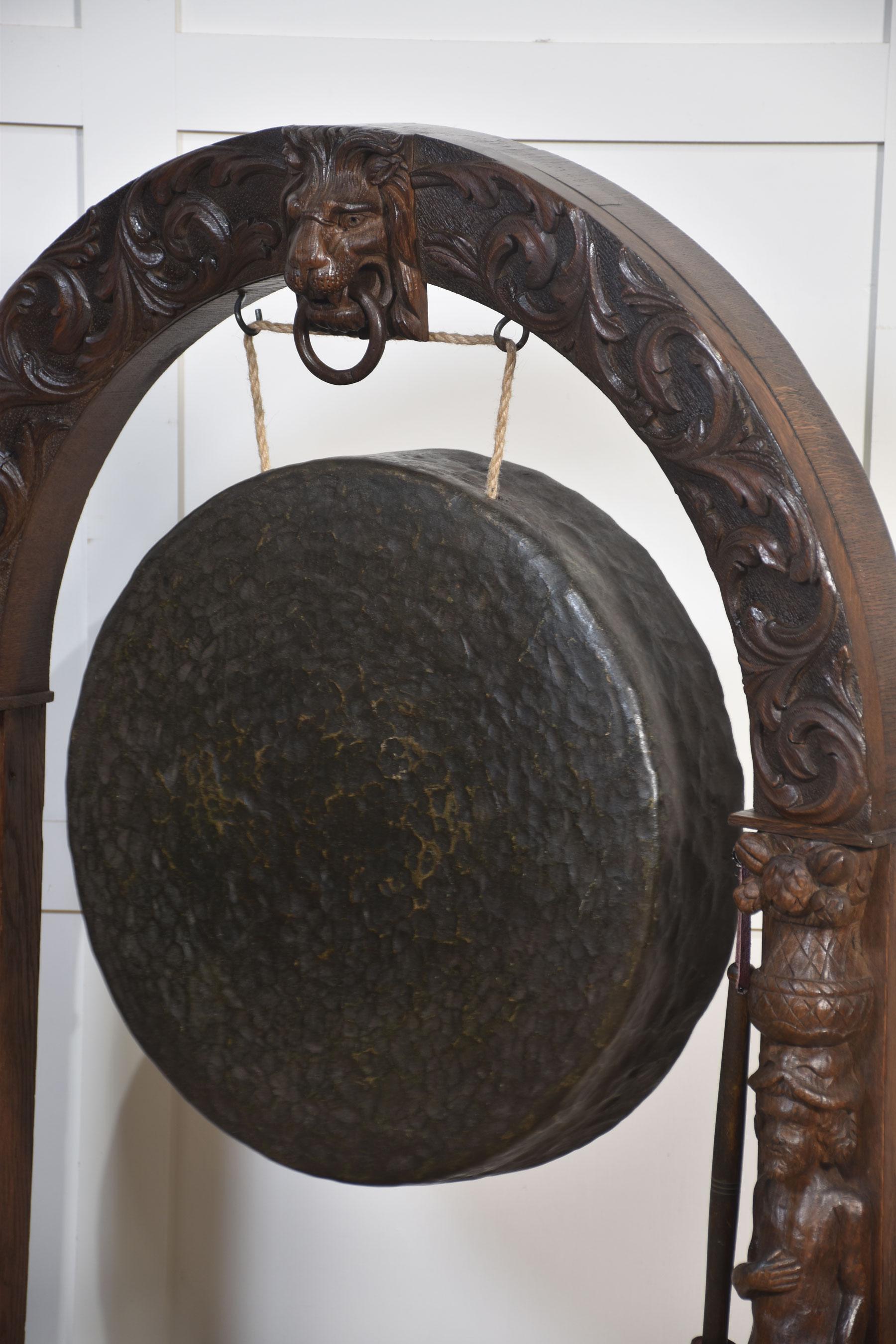 Chêne Grand gong de table en chêne en vente