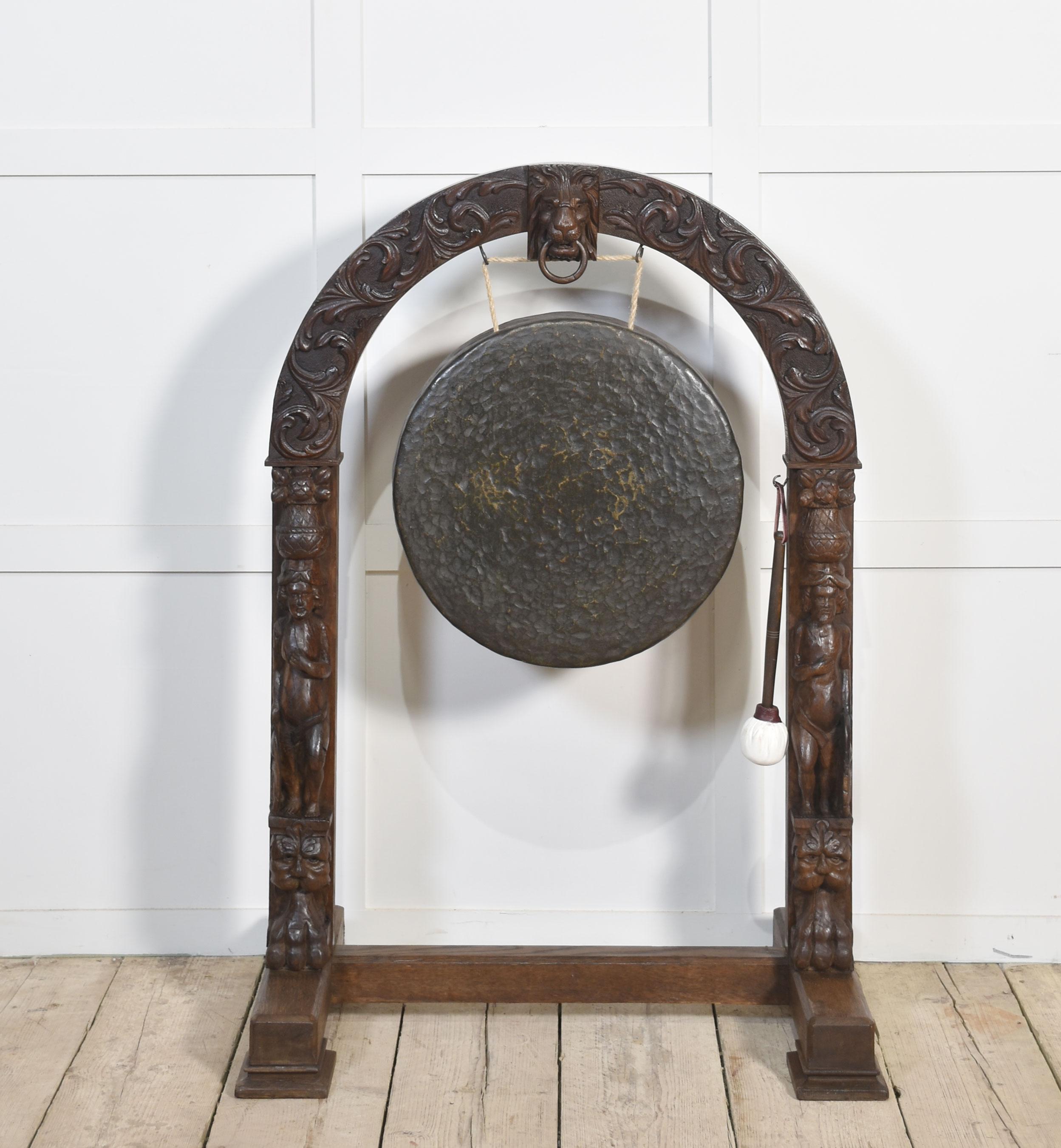 Grand gong de table en chêne en vente 3