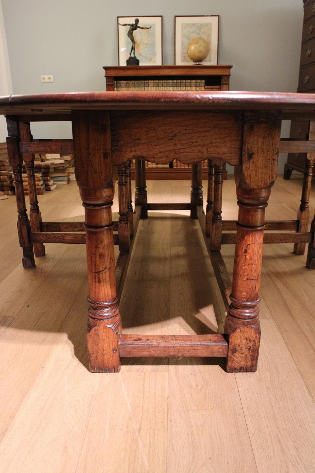 Large Oak Drop Leaf Table In Good Condition In Eindhoven, NL