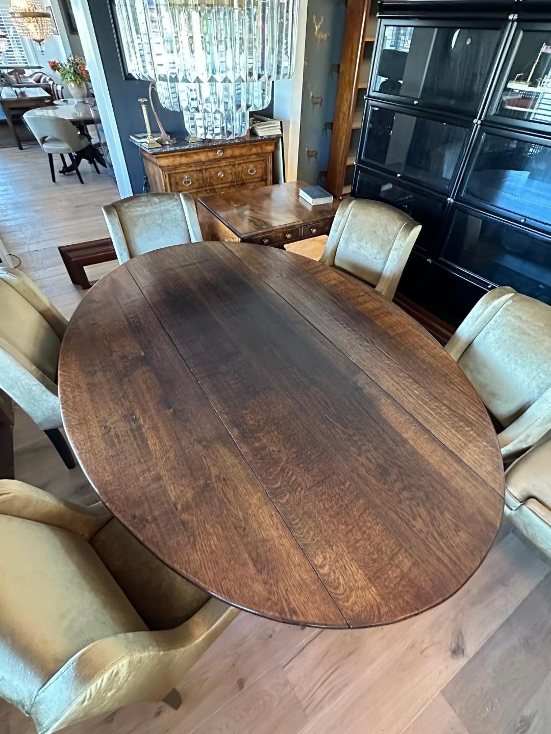 Fin du 20e siècle Grande table de salle à manger en chêne à porte-à-faux en vente