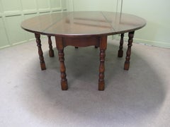 Large Oak Gate Leg or Wake Table This is a very rare and magnificent table