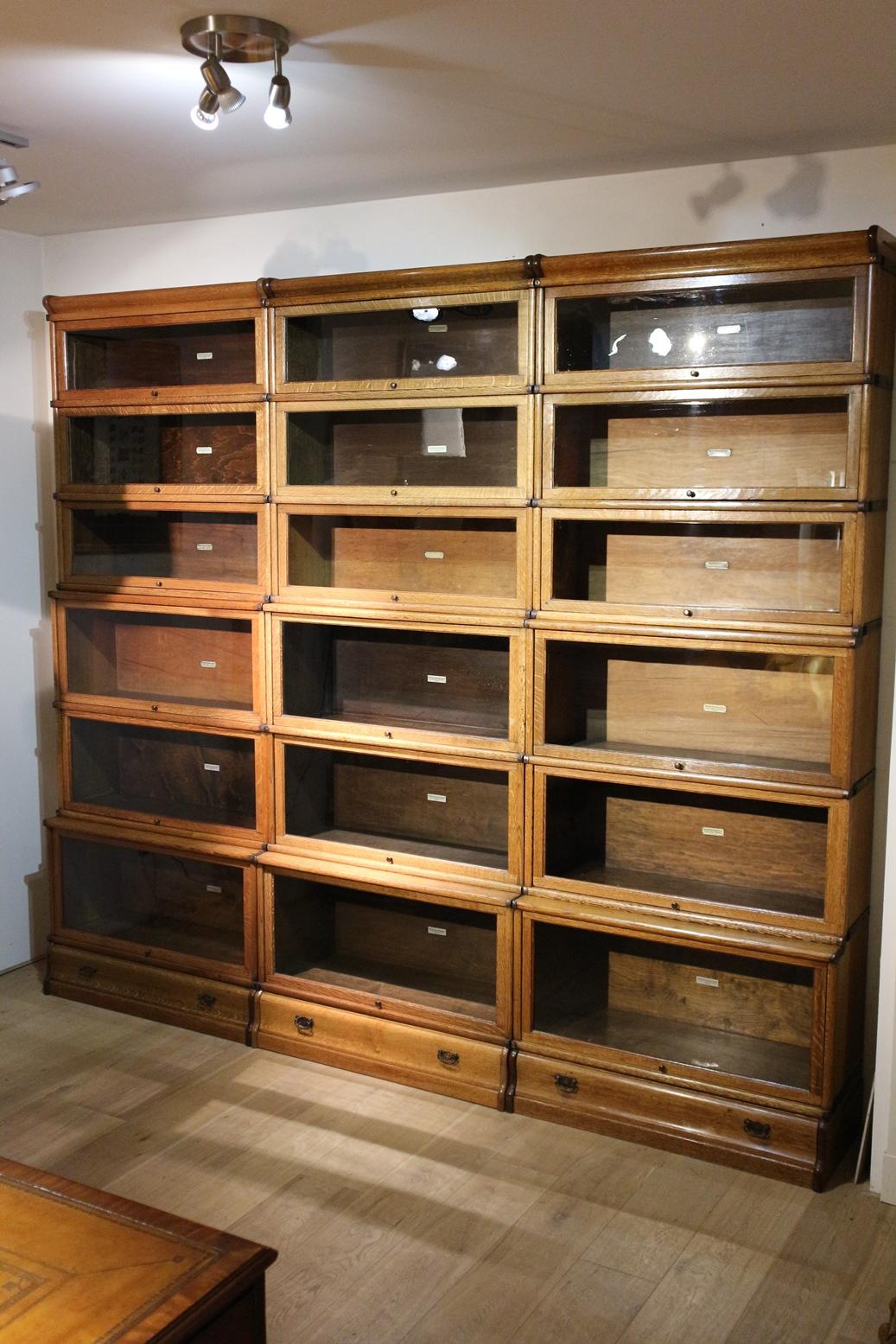 Impressive antique oak Globe Wernicke bookcase. In perfect condition The cabinet consists of 18 stackable parts. Jumps twice in depth. The so-called waterfall arrangement. There are drawers in the plinths. This is the most appreciated