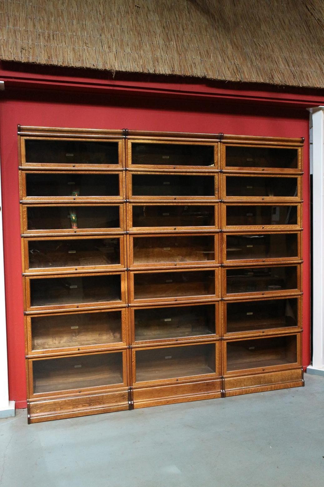 Beautiful antique oak Globe Wernicke bookcase. Entirely in perfect condition. The cabinet consists of 21 stackable parts.
Origin: England
Period: Approx. 1895-1910
Measure: 260cm x 29cm x H.241cm.