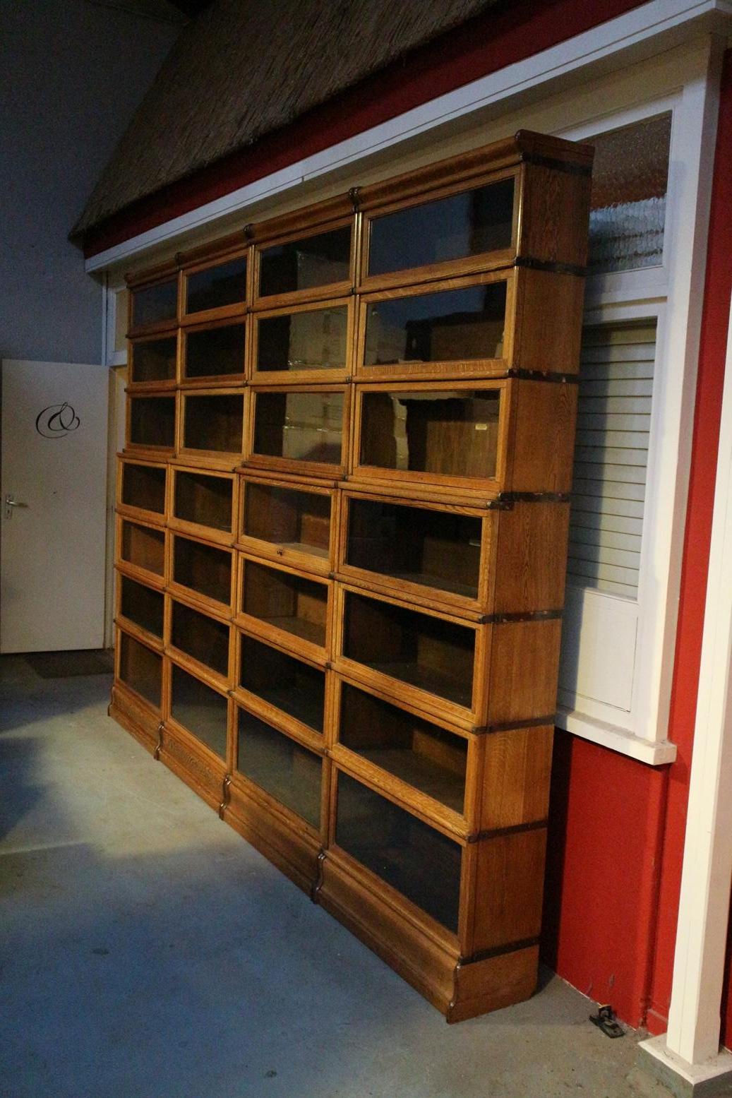 Large impressive light oak Globe Wernicke bookcase. Entirely in perfect condition. the cabinet consists of 21 stackable parts.
Origin: England
Period: approx. 1900
Size: 347cm x 29/26cm x h.247cm.