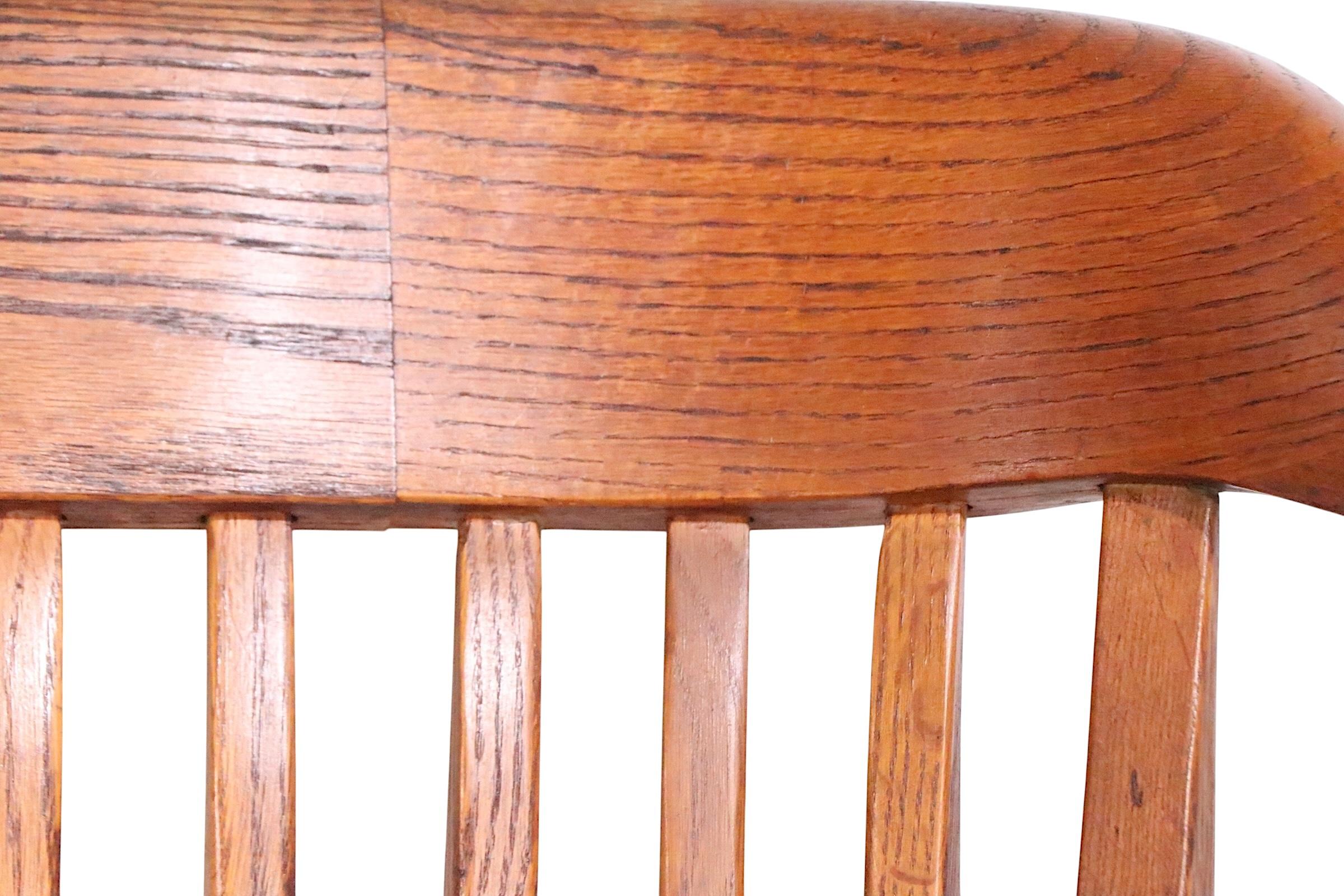 Grand banc de jury en Oak attenant à Gunlocke en vente 4
