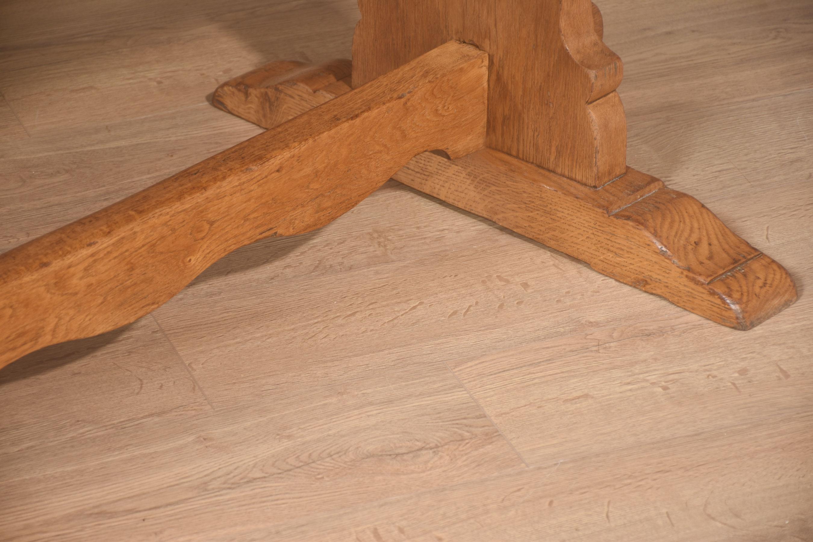 20ième siècle Grande table de réfectoire à plateau en Oak en vente