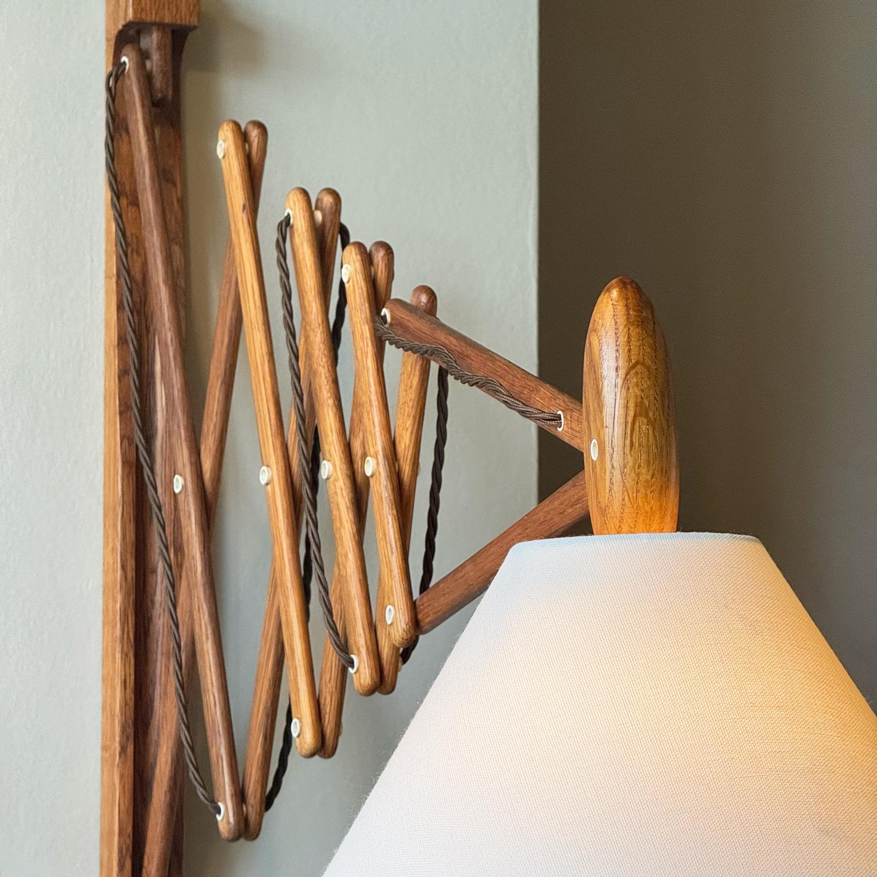 Lampada da parete grande 'Sax' in Oak #2 Erik Hansen per Le Klint, 1952 In condizioni buone in vendita a London, GB