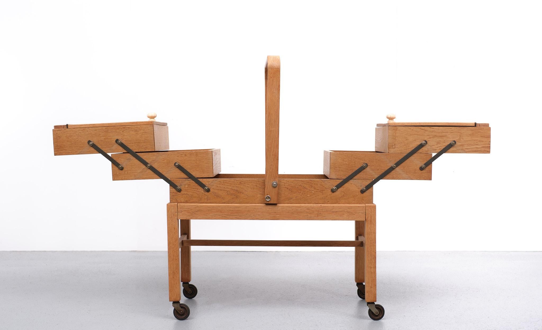 Große Nähkasten aus Eiche, 1950er-Jahre, Holland (Niederländisch) im Angebot