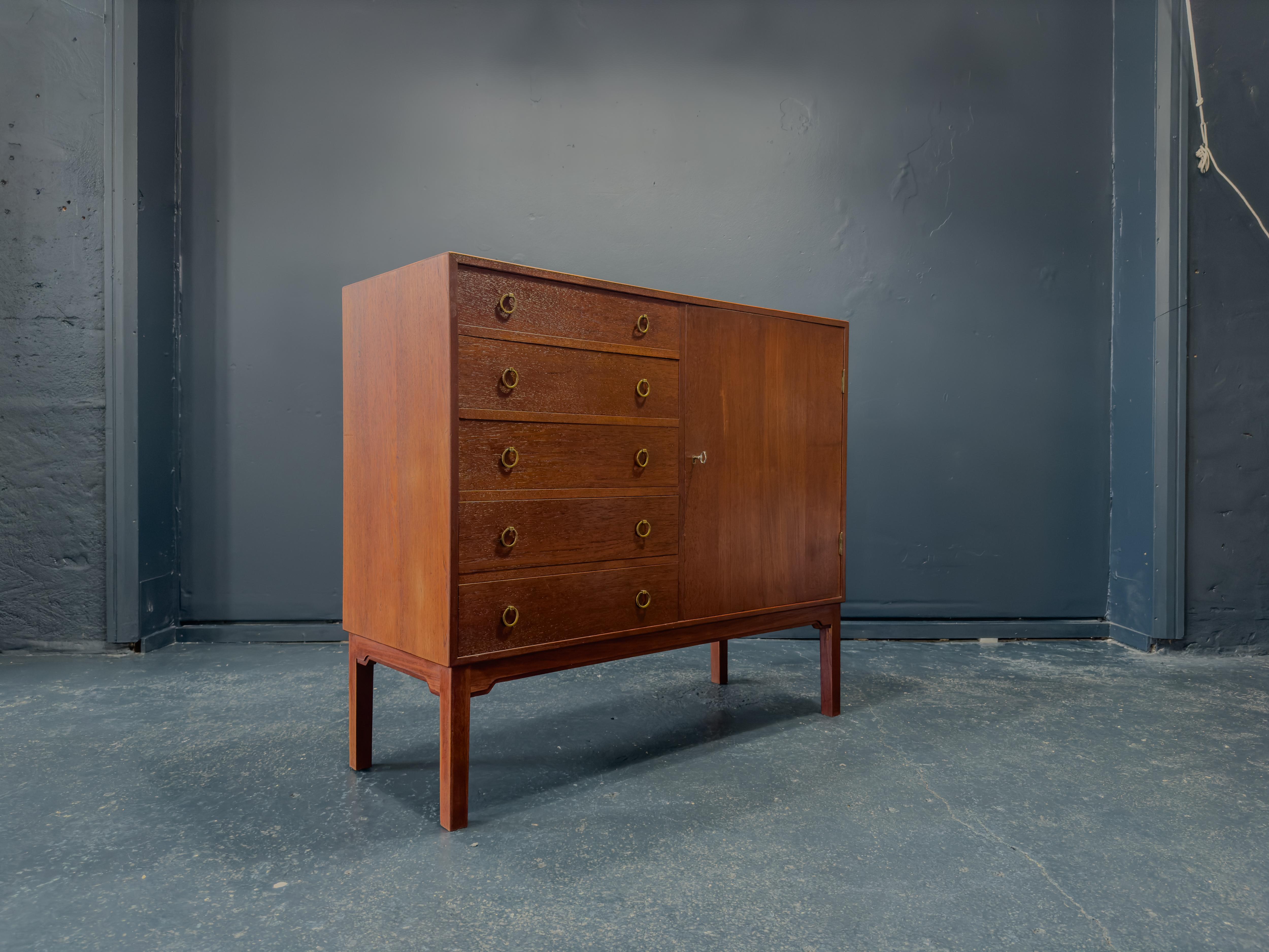 Mid-Century moderno Credenza grande con cassetti in Oak in vendita