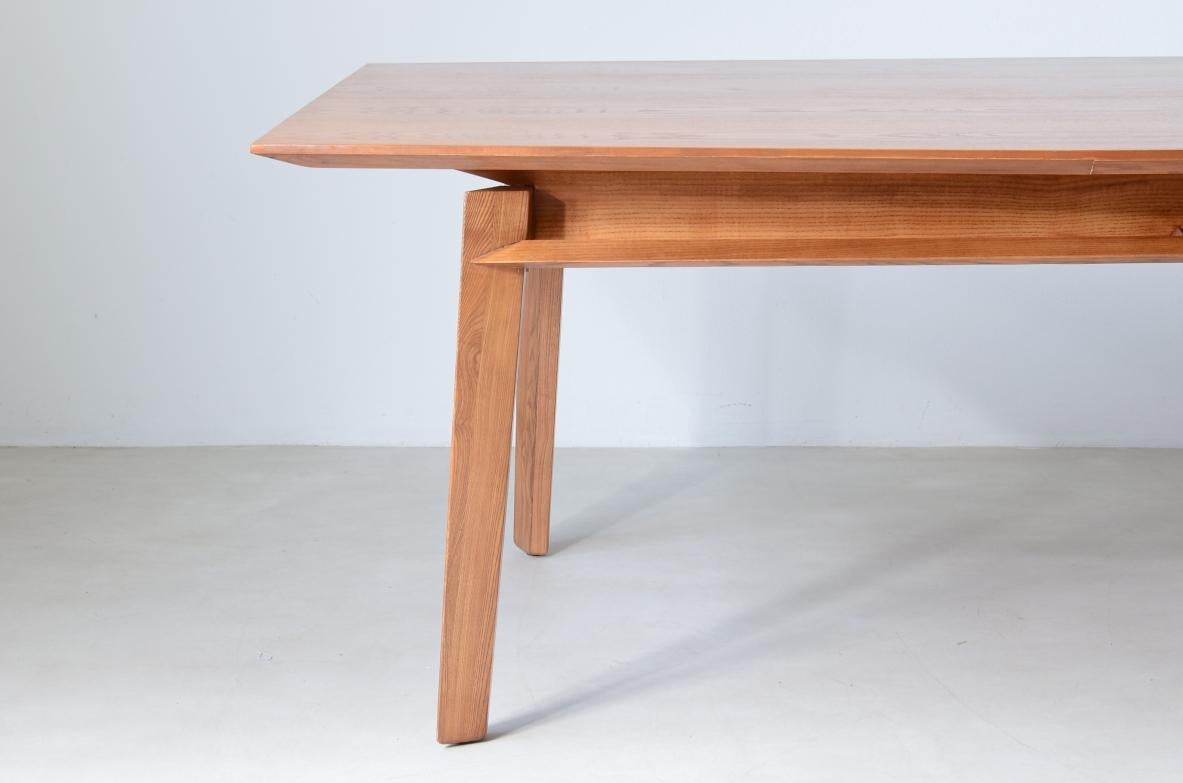 Large oak table with shaped top In Excellent Condition For Sale In Milano, IT
