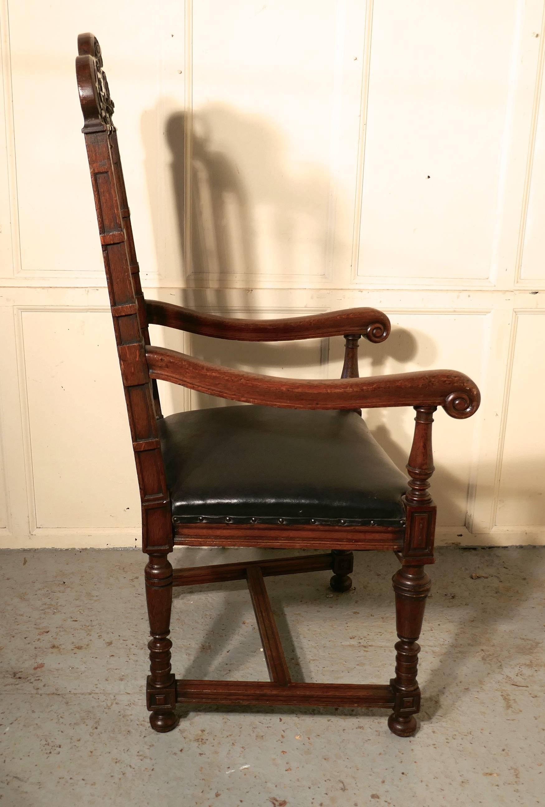 Large Oak Throne or Hall Chair by Gillow In Good Condition In Chillerton, Isle of Wight