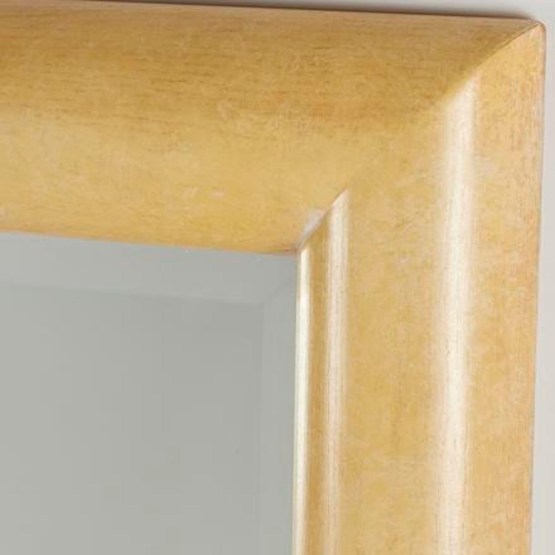 Mid-Century moderno Grande specchio smussato in legno di Oak e ottone nello stile di Karl Springer in vendita
