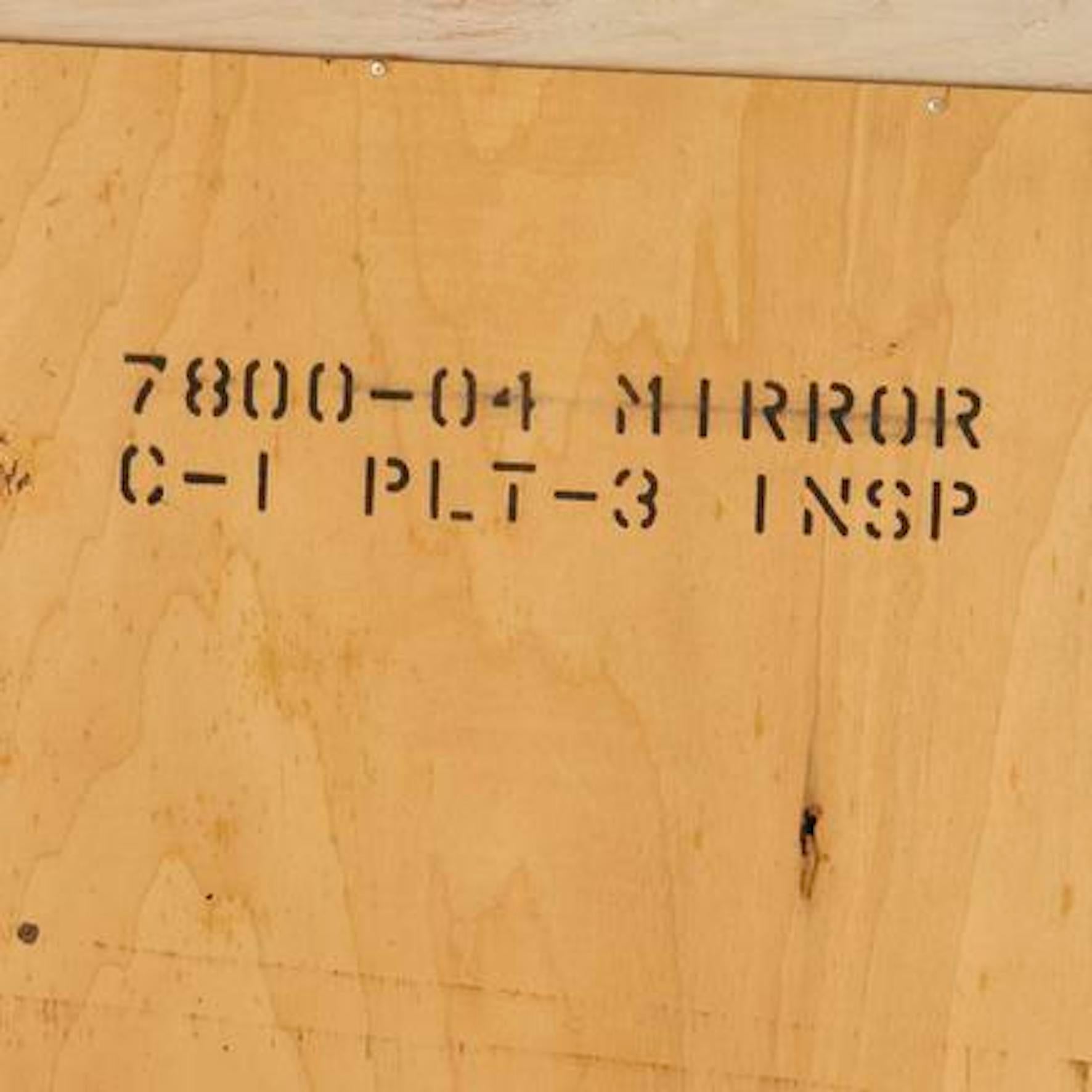 Großer abgeschrägter Spiegel aus Eichenholz und Messing im Stil von Karl Springer (Ende des 20. Jahrhunderts) im Angebot