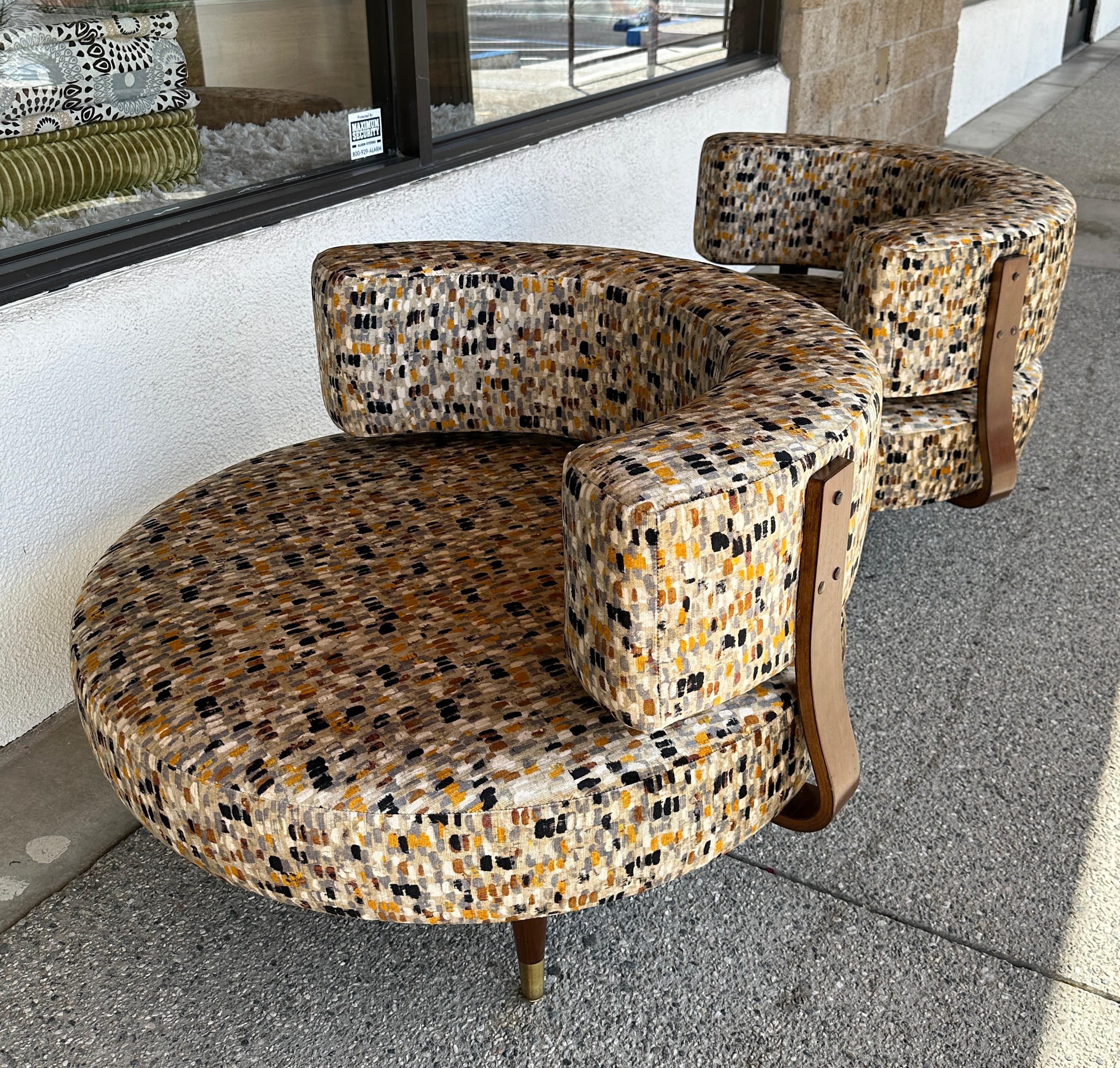 Tappezzeria Sedie girevoli rotonde grandi e oversize Adrian Pearsall con rivestimento in velluto verniciato in vendita