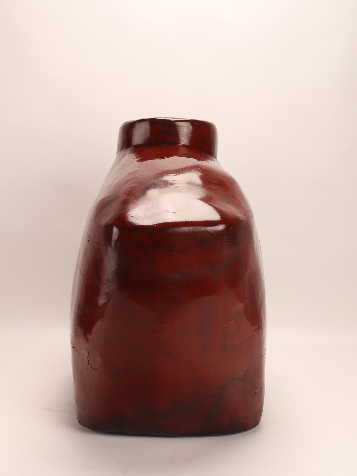 Large oblong-shaped lacquer vase, Shanxi, China late 19th century. In Good Condition For Sale In Milan, IT