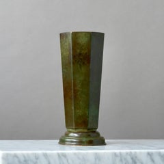 Grande vaso ottagonale in bronzo Art Deco di GAB Guldsmedsaktiebolaget, Svezia, anni '30