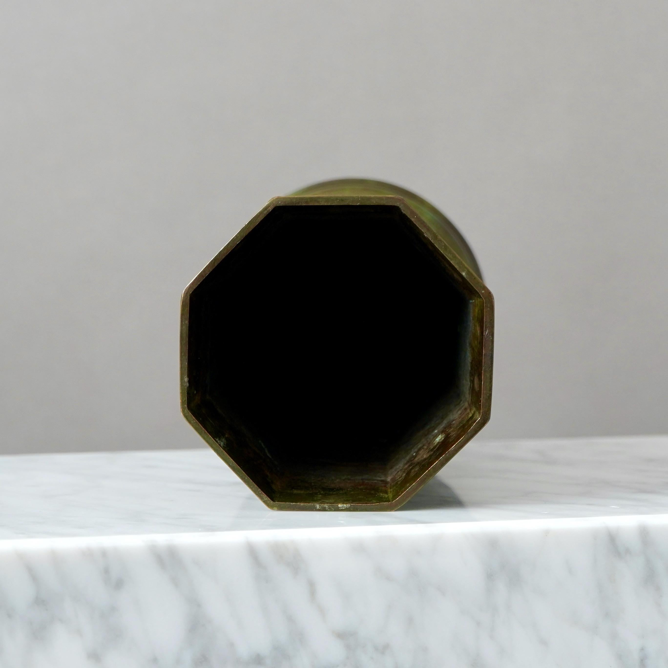 Large Octagonal Bronze Art Deco Vase by GAB Guldsmedsaktiebolaget, Sweden, 1930s In Good Condition For Sale In Malmö, SE