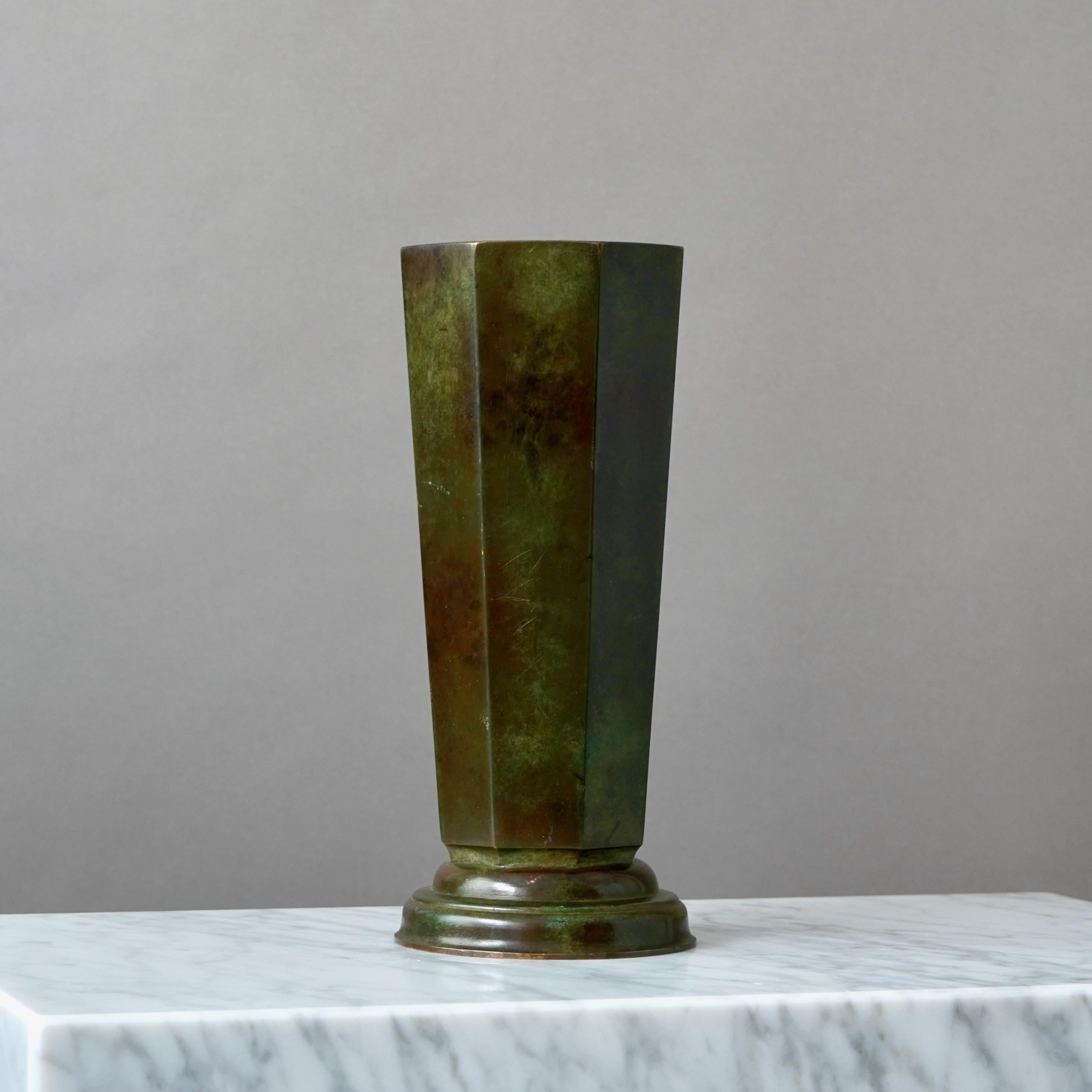 Large Octagonal Bronze Art Deco Vase by GAB Guldsmedsaktiebolaget, Sweden, 1930s For Sale 1
