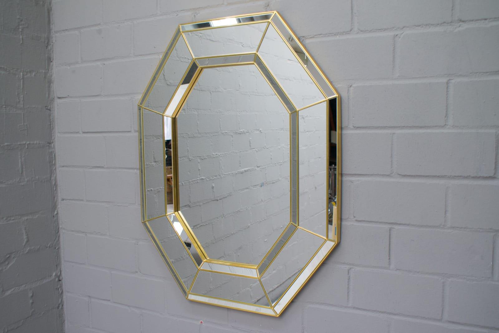 Large wall mirror with faceted stained glass.
In very good original condition.



    