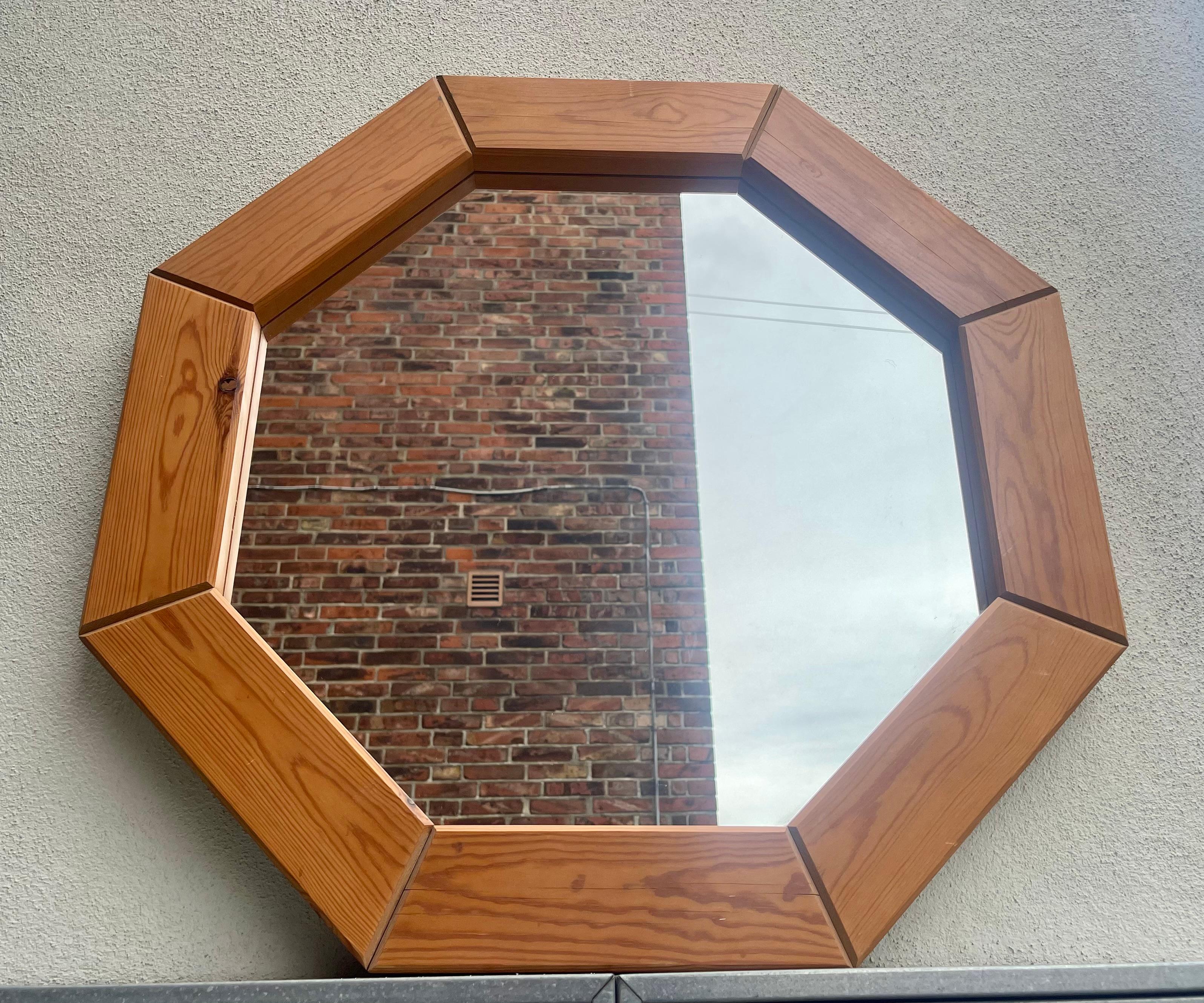 Grand miroir mural octogonal en pin danois, 1970 Bon état - En vente à Esbjerg, DK